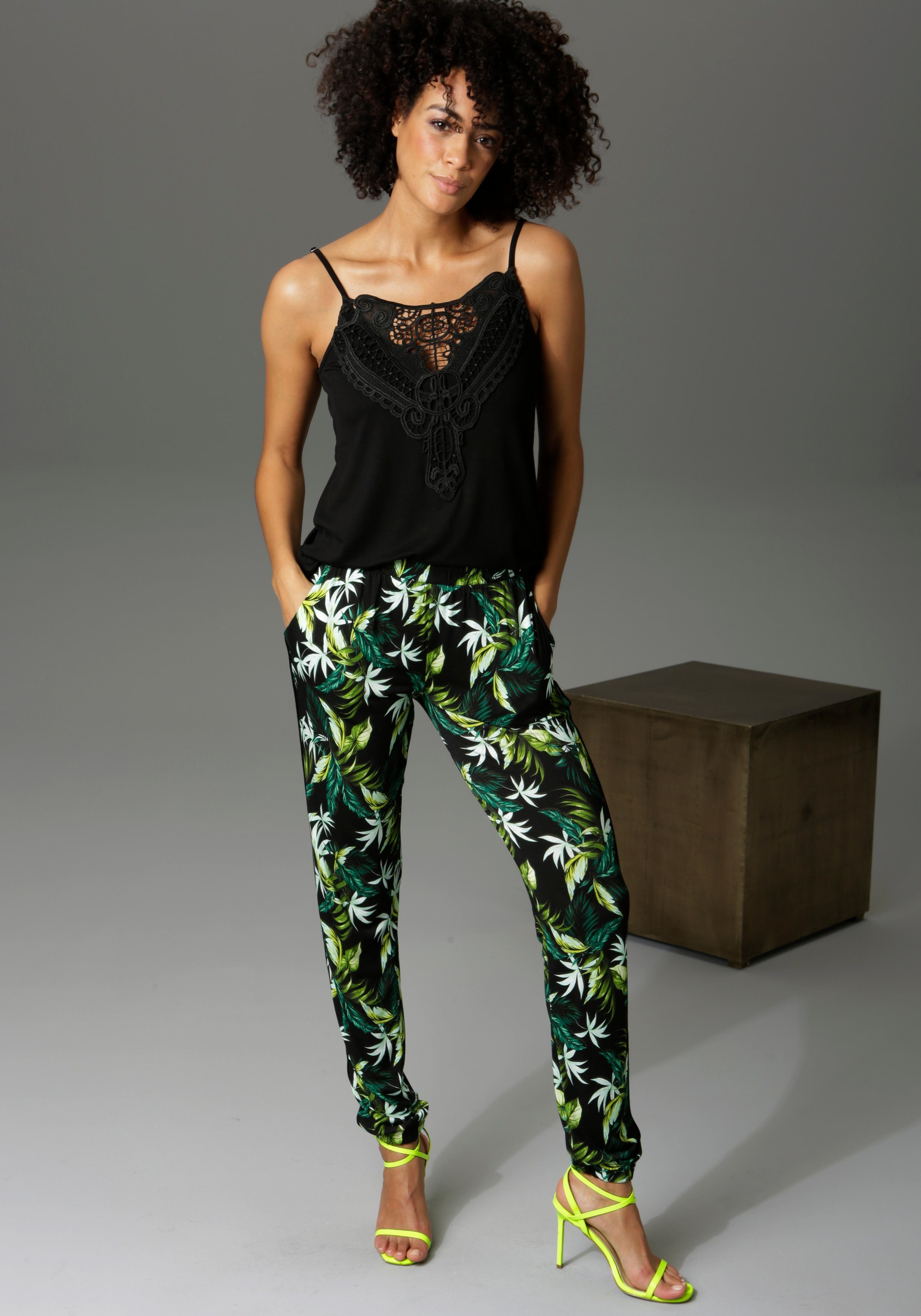 Aniston CASUAL Spitzentop mit verstellbaren Spaghetti-Trägern