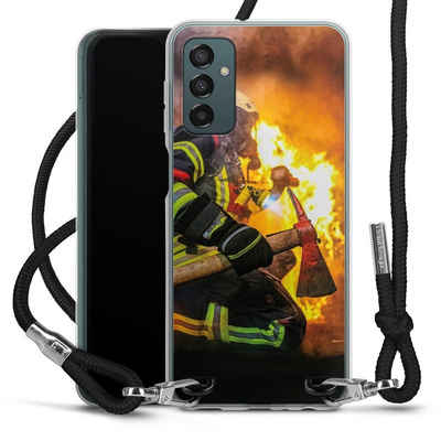 DeinDesign Handyhülle Feuerwehr Feuer Lebensretter Volunteer Firefighter, Samsung Galaxy M13 4G Handykette Hülle mit Band Case zum Umhängen