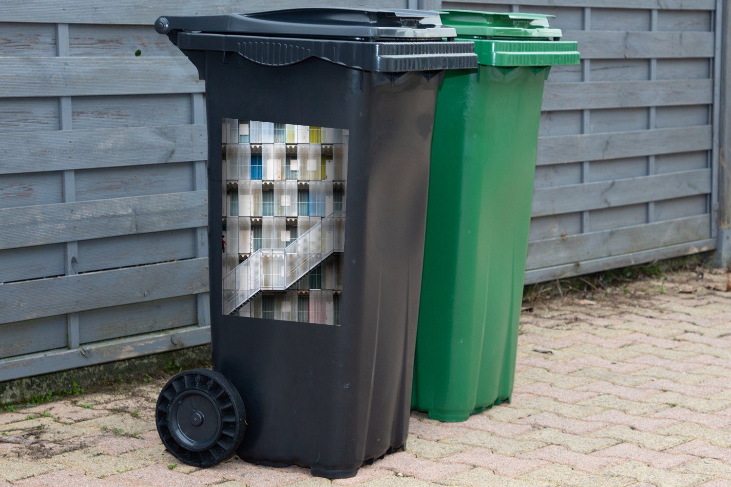 MuchoWow Wandsticker Türen - St), - Sticker, Container, - (1 Treppen Farbenfroh Mülleimer-aufkleber, Wohnungen Mülltonne, Abfalbehälter