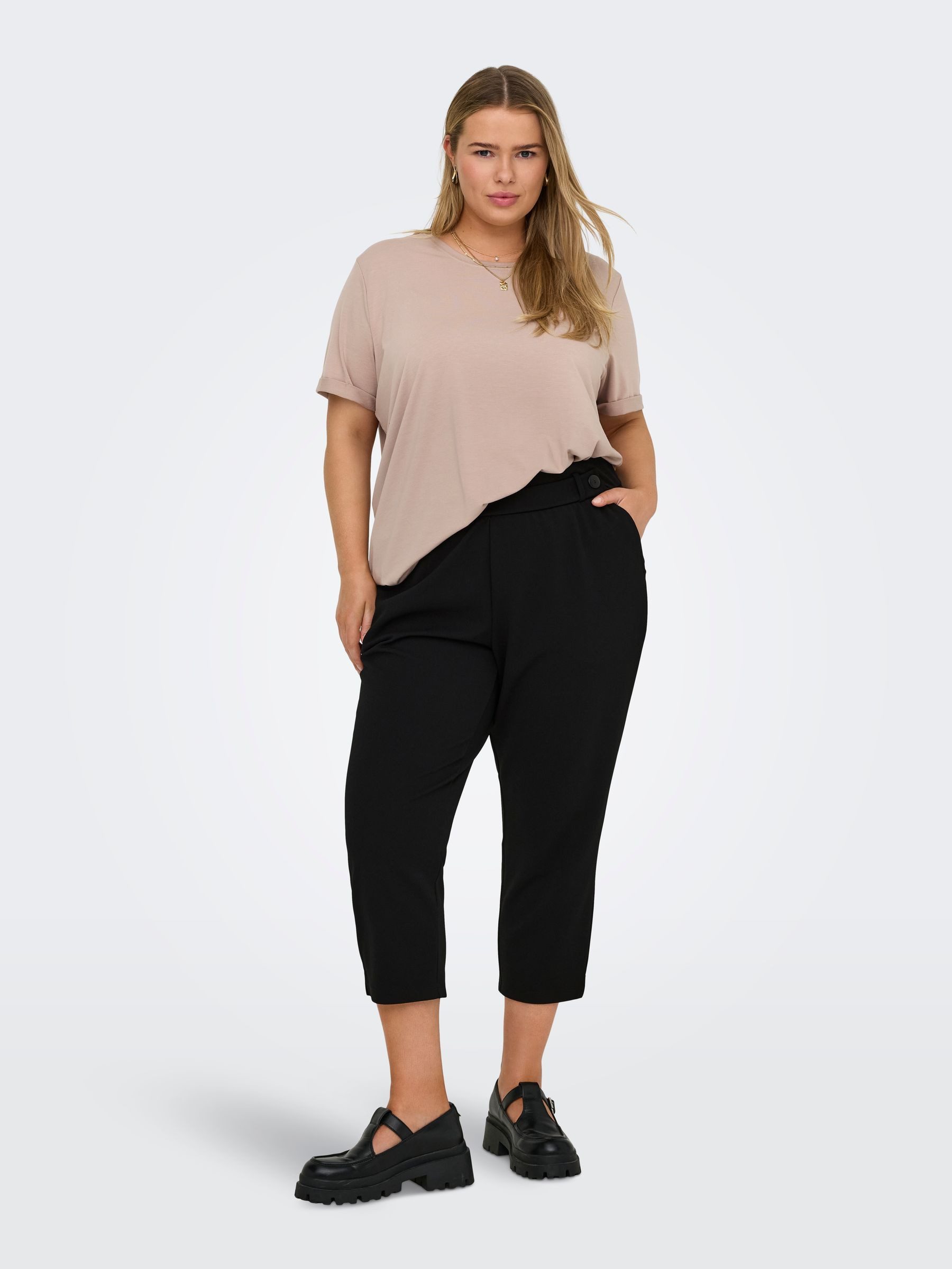 ONLY CARMAKOMA Stoffhose Elegantes 3/4 Design mit Gürtelschlaufen und Tasch günstig online kaufen