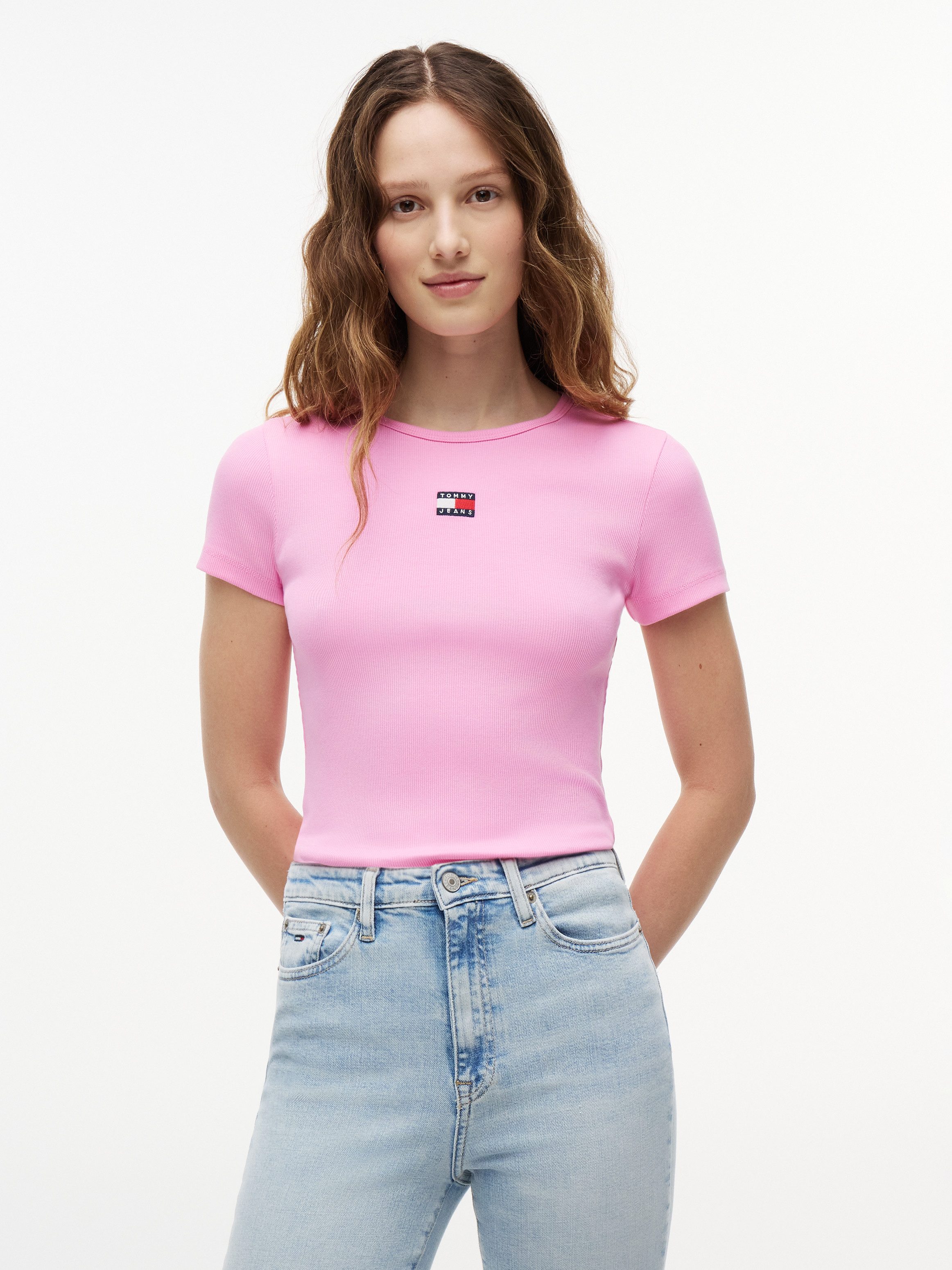 Tommy Jeans Kurzarmshirt TJW SLIM BADGE RIB TEE mit gerippter Struktur