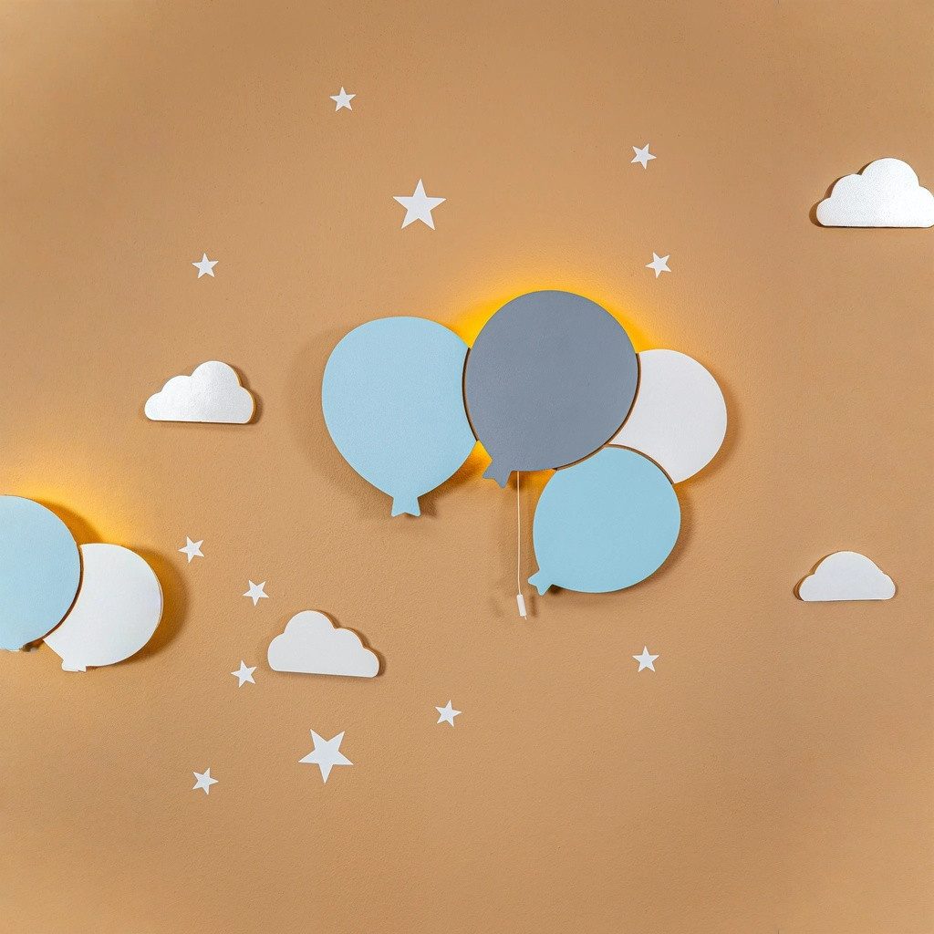 COZYCOLLECTIONS LED Wandleuchte LED-Wandnachtlicht Blaue Ballons in Holzoptik, LED, Warmweiß, Montessori-Design: ruhige Formen, warmes LED, kabellos