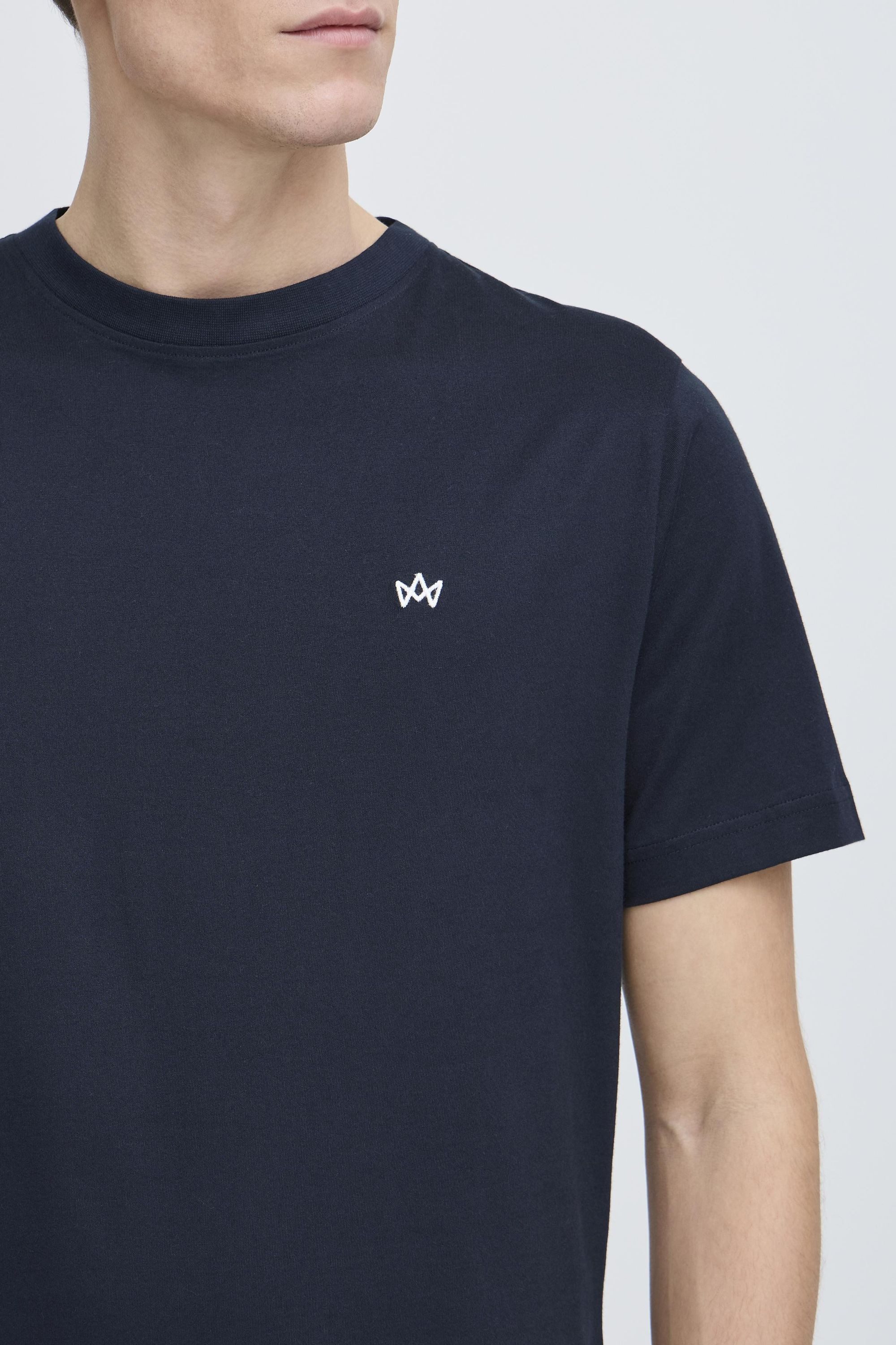 Kronstadt Rundhalsshirt KSMccarty Basic T-shirt mit Stickerei