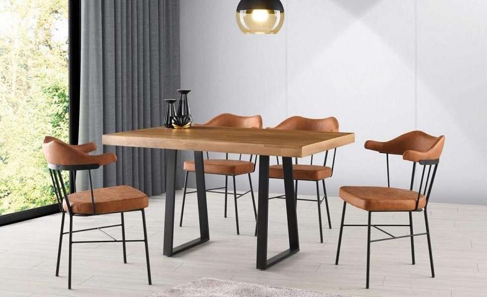Essgruppe Esszimmer-Set aus Holz in Brauntönen mit Tisch und Stühlen