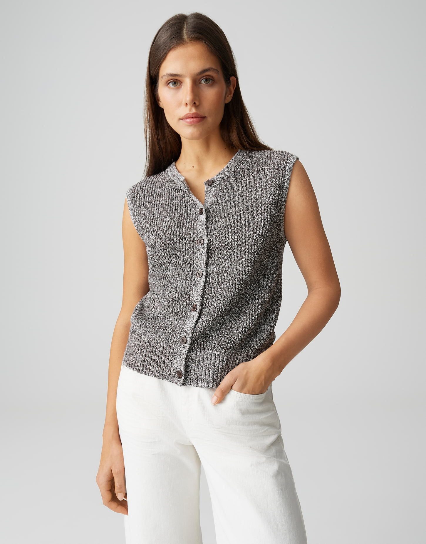 OPUS Strickweste Strickweste aus Baumwoll-Mix mit Mélange-Effekt Schmale Passform, breite Strickbündchen als Detail