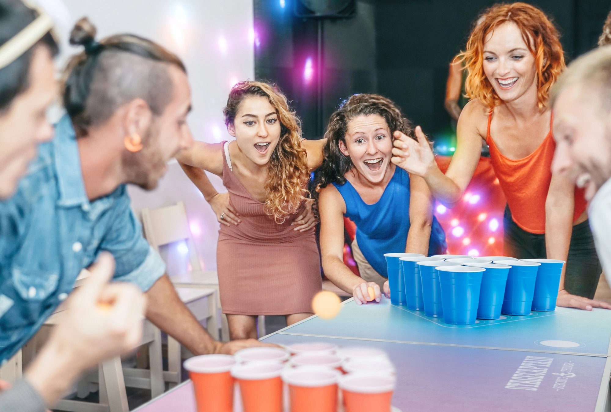 Stagecaptain Spieltisch Stagecaptain Beer Pong Tisch "Club", (Inkl. 100 Becher und 6 Bälle, 3-tlg), Schnell aufgebaut und kompakt beim Transport – Bild 2 von 5