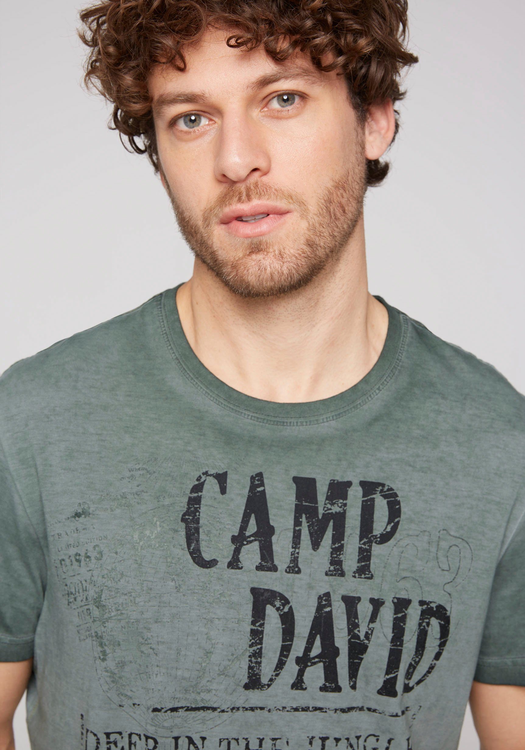 CAMP DAVID T-Shirt Seitenschlitzen shadow mit green