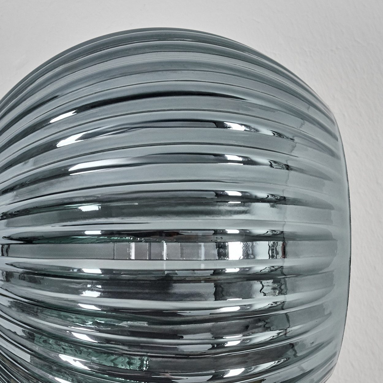 hofstein Wandleuchte Wandlampe aus Metall/Riffelglas in Schwarz/Gold/Blau/Grün/Kupfer, moderne Wandleuchte im Retro/Vintage-Design (Schirme 15 cm), E14