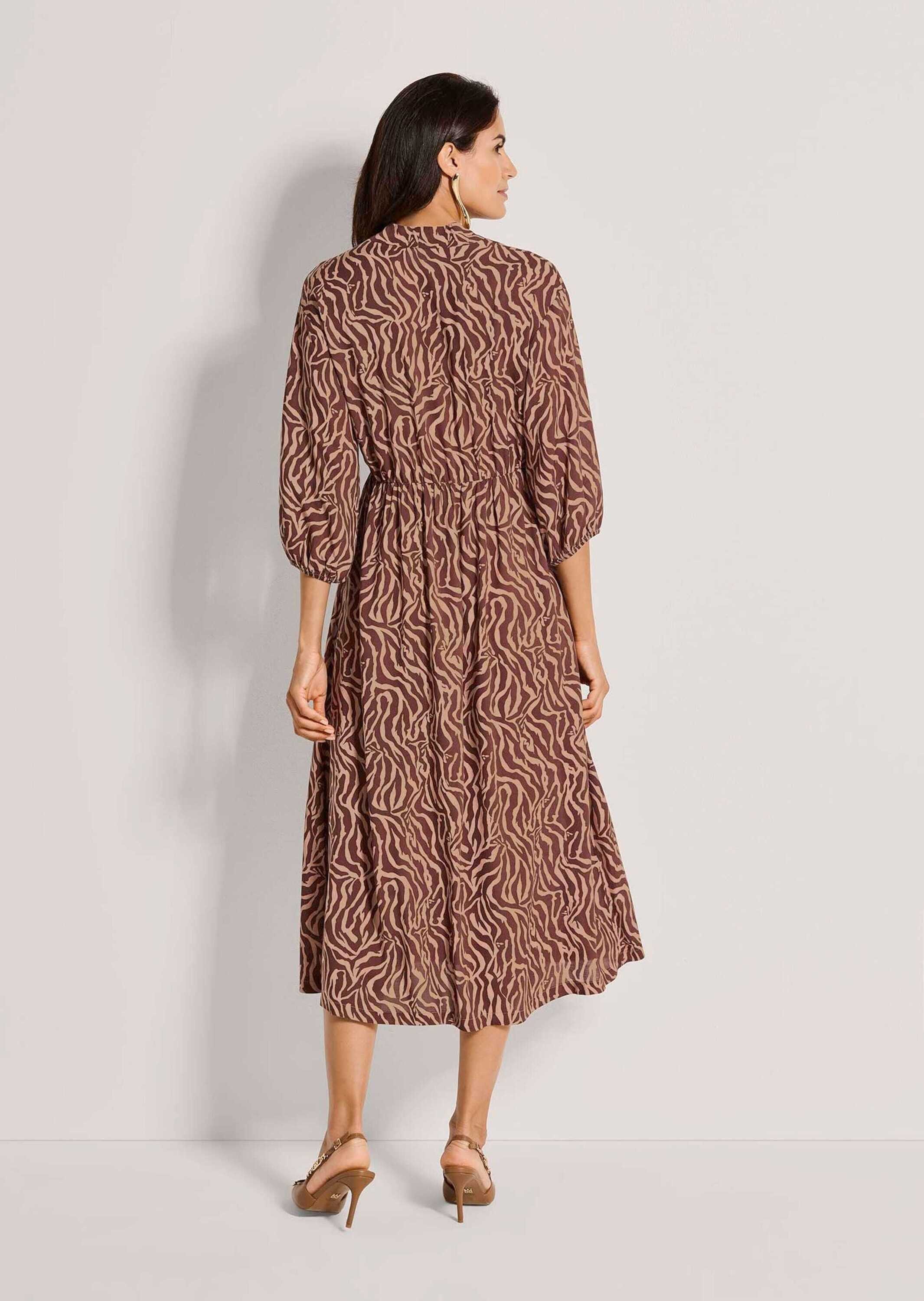 MADELEINE Midikleid Wickelkleid mit Allover-Print Freizeitkleid mit V-Ausschnitt, 3/4-Arm und Wadenlänge – Bild 2 von 5