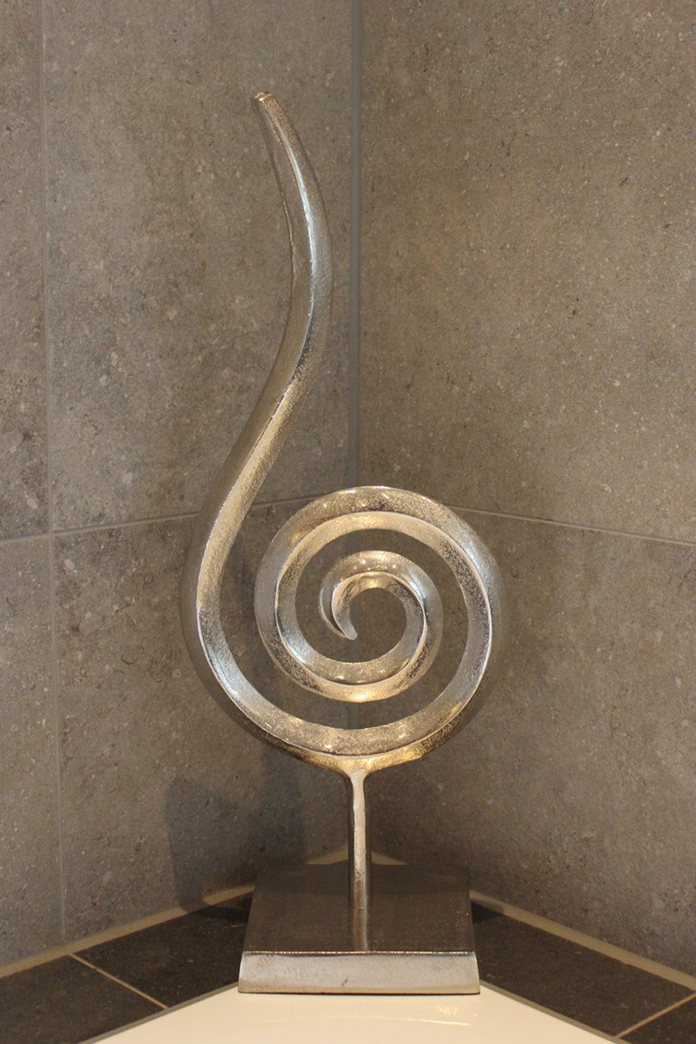 Flamme Dekoration moderne modernes abstrakte Skulptur (Figur, Wohnzimmer Dekoobjekt), 61 silberfarbene Dekofigur Dekofigur Dekoration Metall cm Arnusa