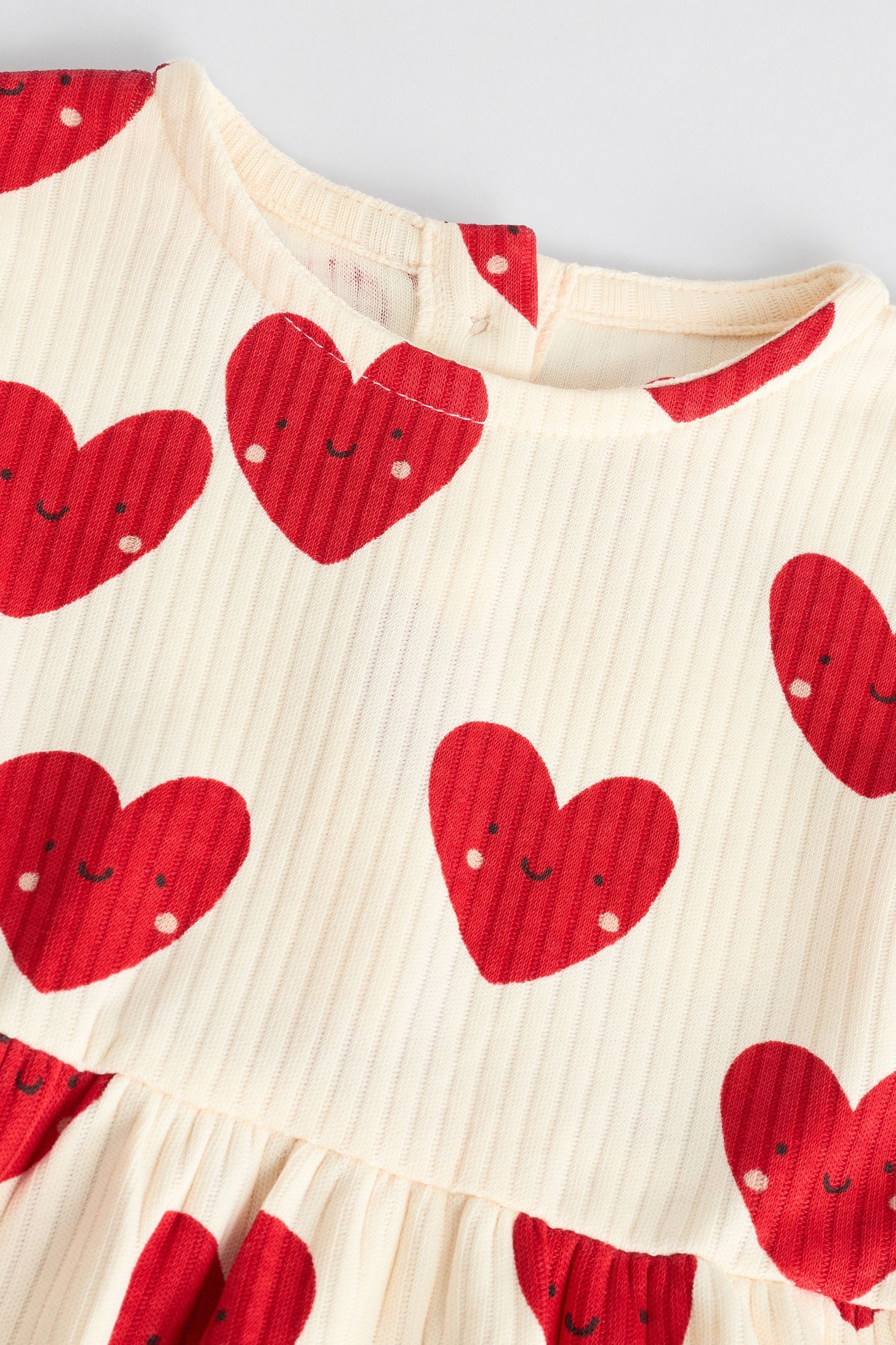 Next Strampler Babystrampler mit Rüschen und Herz-Print (1-tlg)