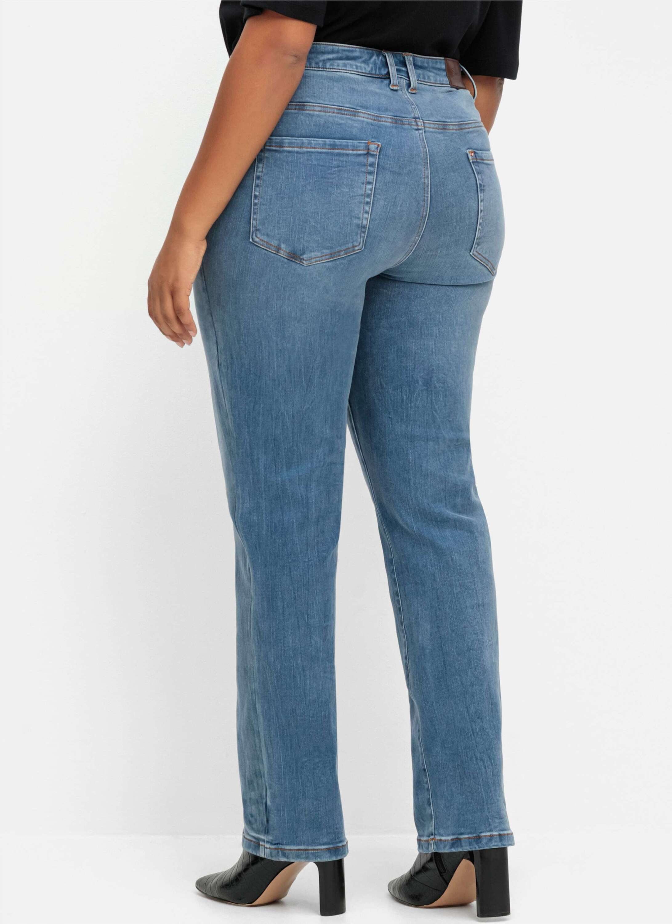 Sheego Bequeme Jeans Jeans komfortabel mit Bodyforming-Effekt – Bild 2 von 5