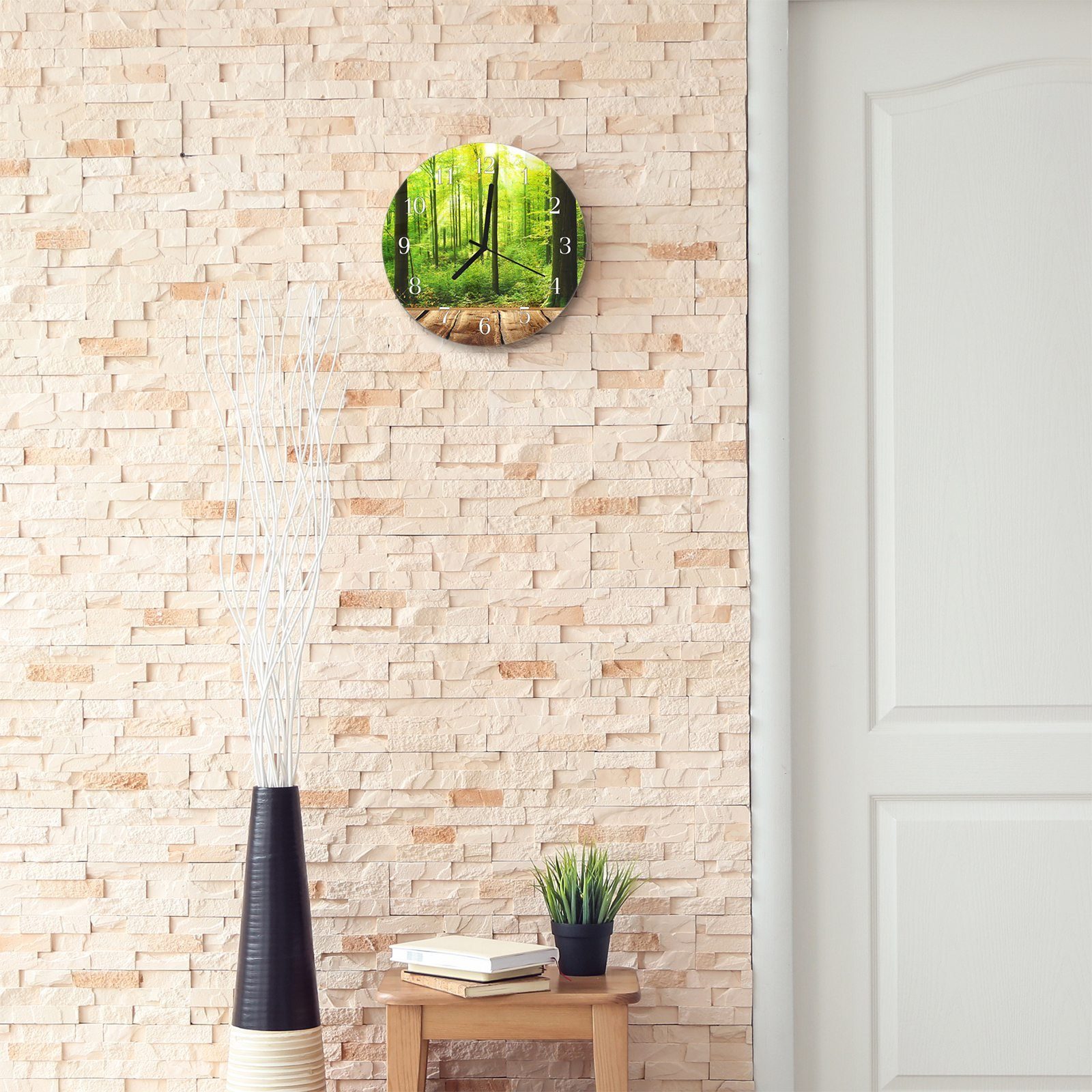 Primedeco Wanduhr aus - Glas cm Durchmesser Holzboden Wanduhr Wald Quarzuhrwerk Motiv und mit mit Rund mit 30