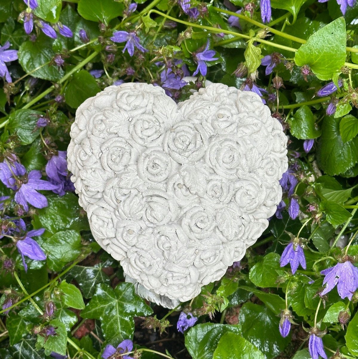 Radami Gartenfigur Herz Dekoherz Rosenherz Steinguss günstig online kaufen