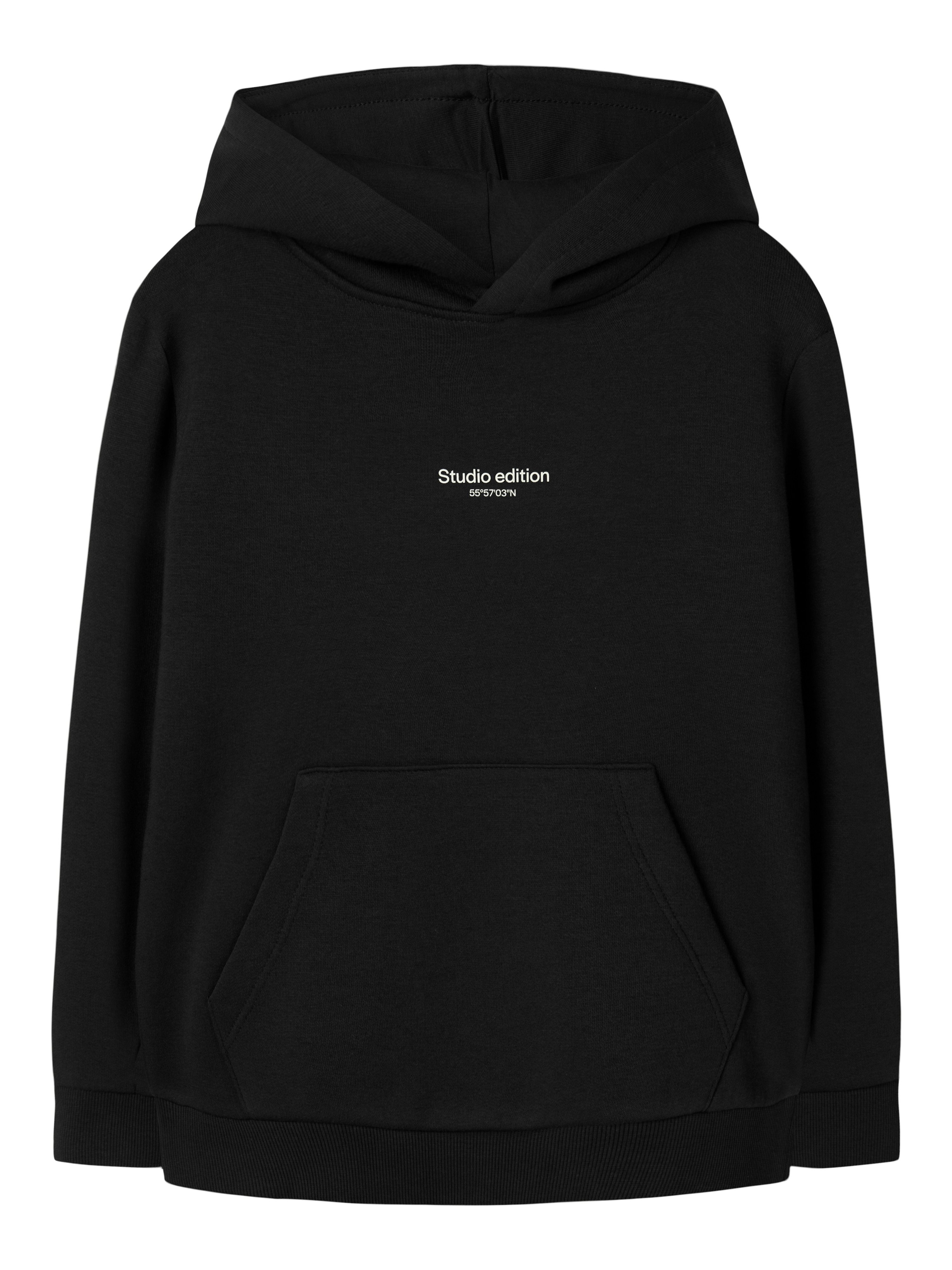 Name It Kapuzensweatshirt NKMBRODY LS NREG SWEAT WH BRU NOOS mit kleinem Logoprint