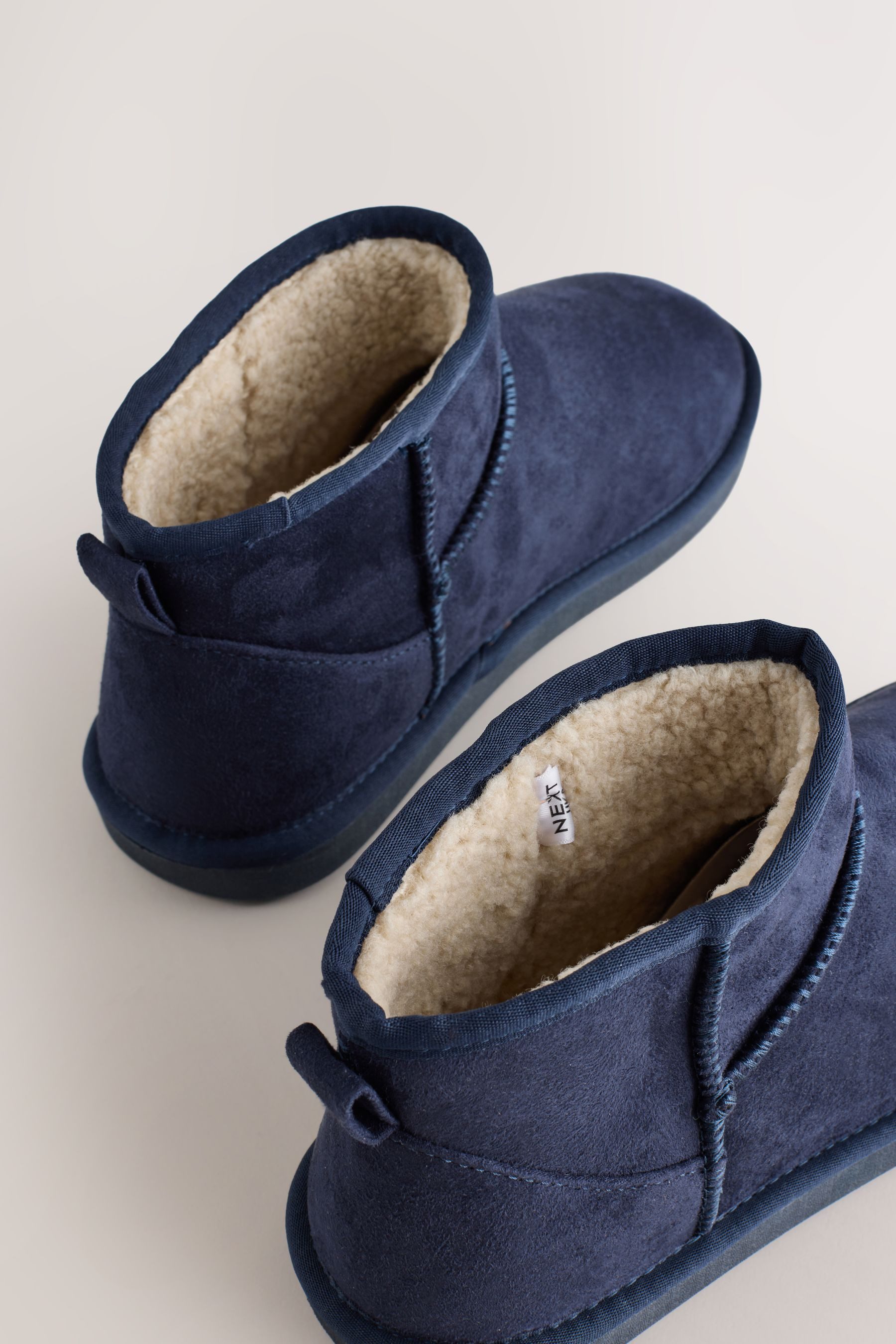Next Hausstiefel aus Mikrovelours Hausschuh (1-tlg)