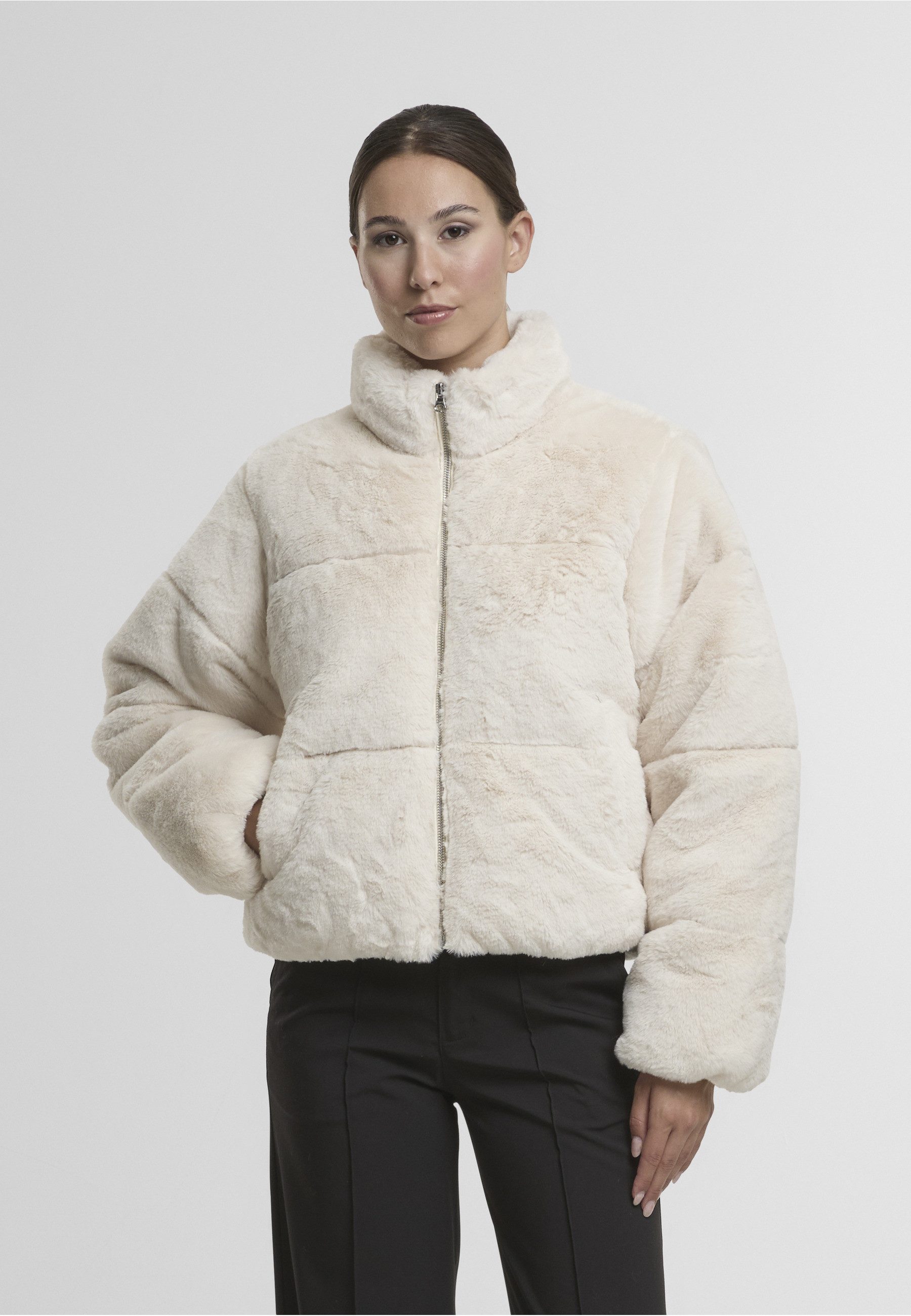 URBAN CLASSICS Winterjacke Urban Classics Ladies Short Faux Fur Puffer Jacket (1-St)