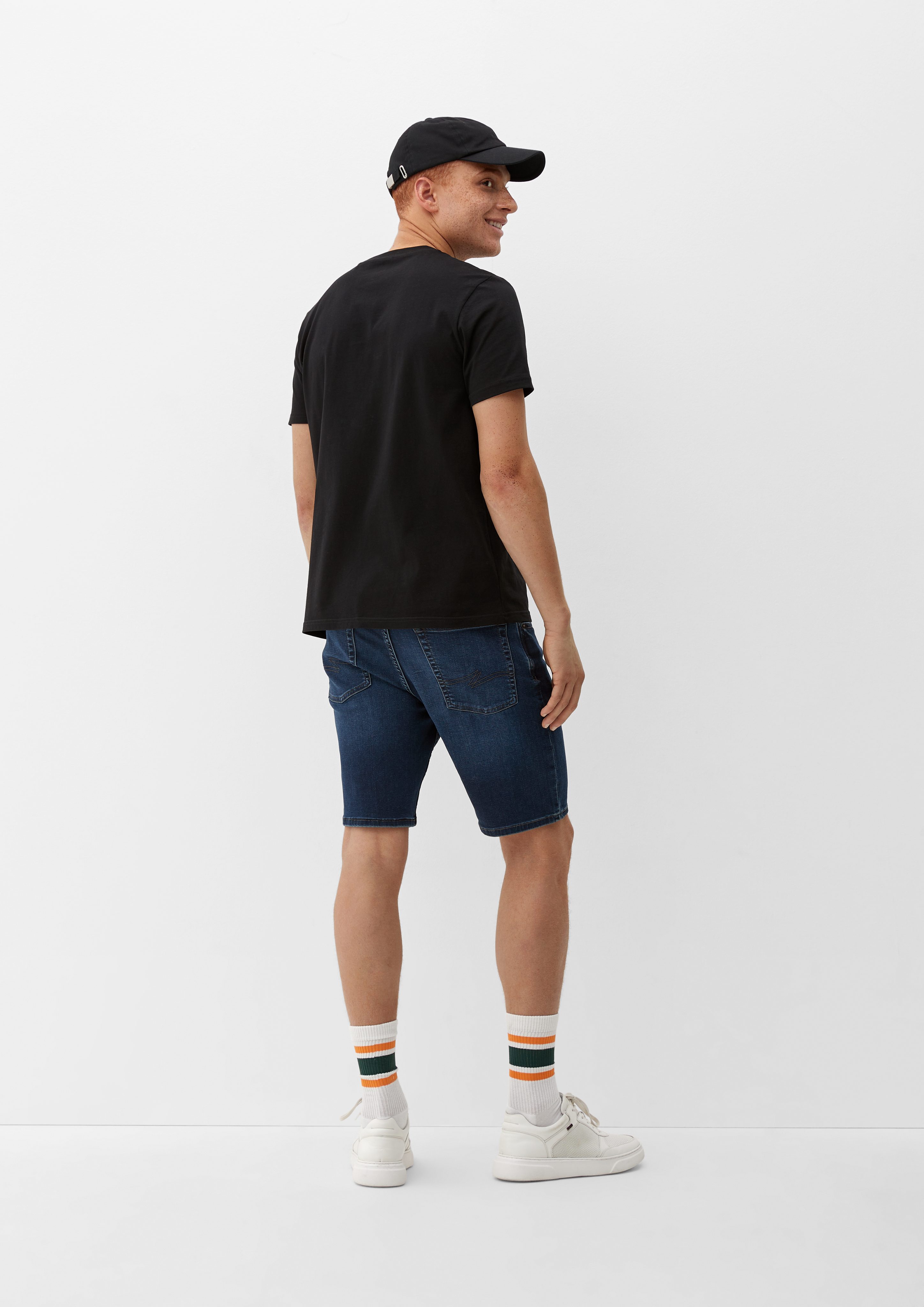 QS s.Oliver / ozeanblau Fit Jeansshorts Leg Regular / Jeans-Shorts John Rise Mid / Straight Waschung