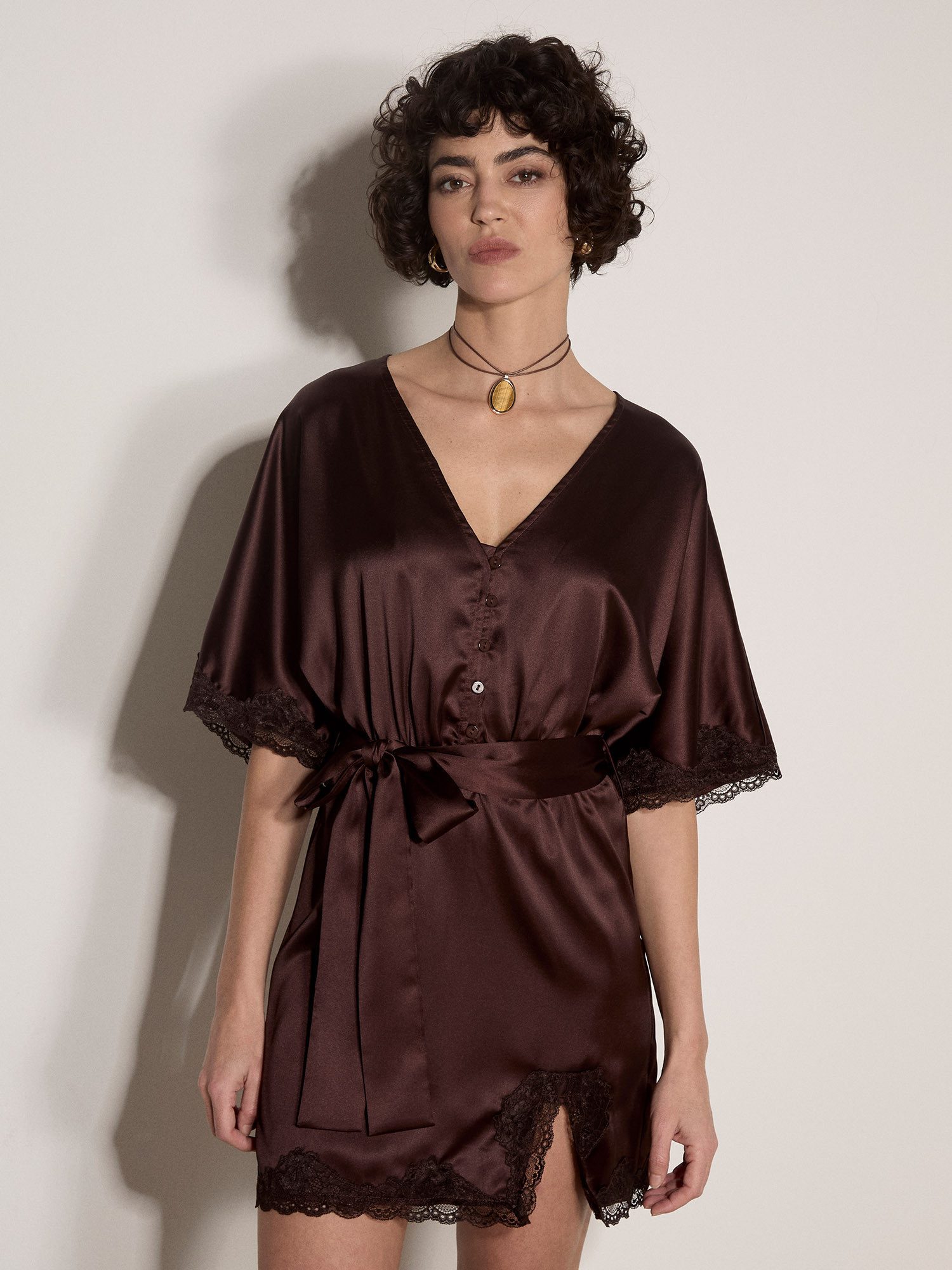 Apricot Minikleid Spitzenkleid aus Satin mit Knopfdetails