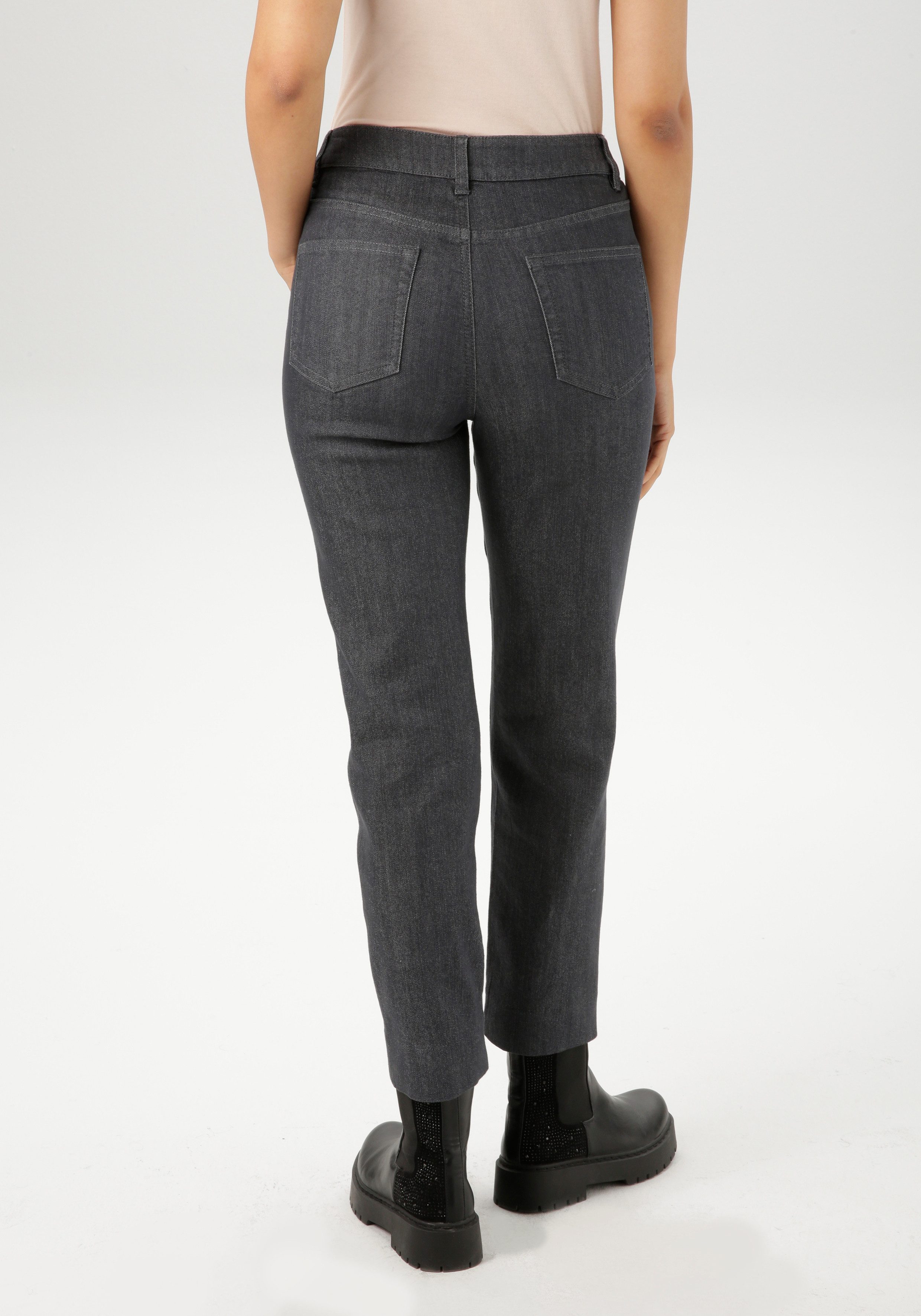Aniston SELECTED Straight-Jeans in Straight-Form und mit moderner Waschung