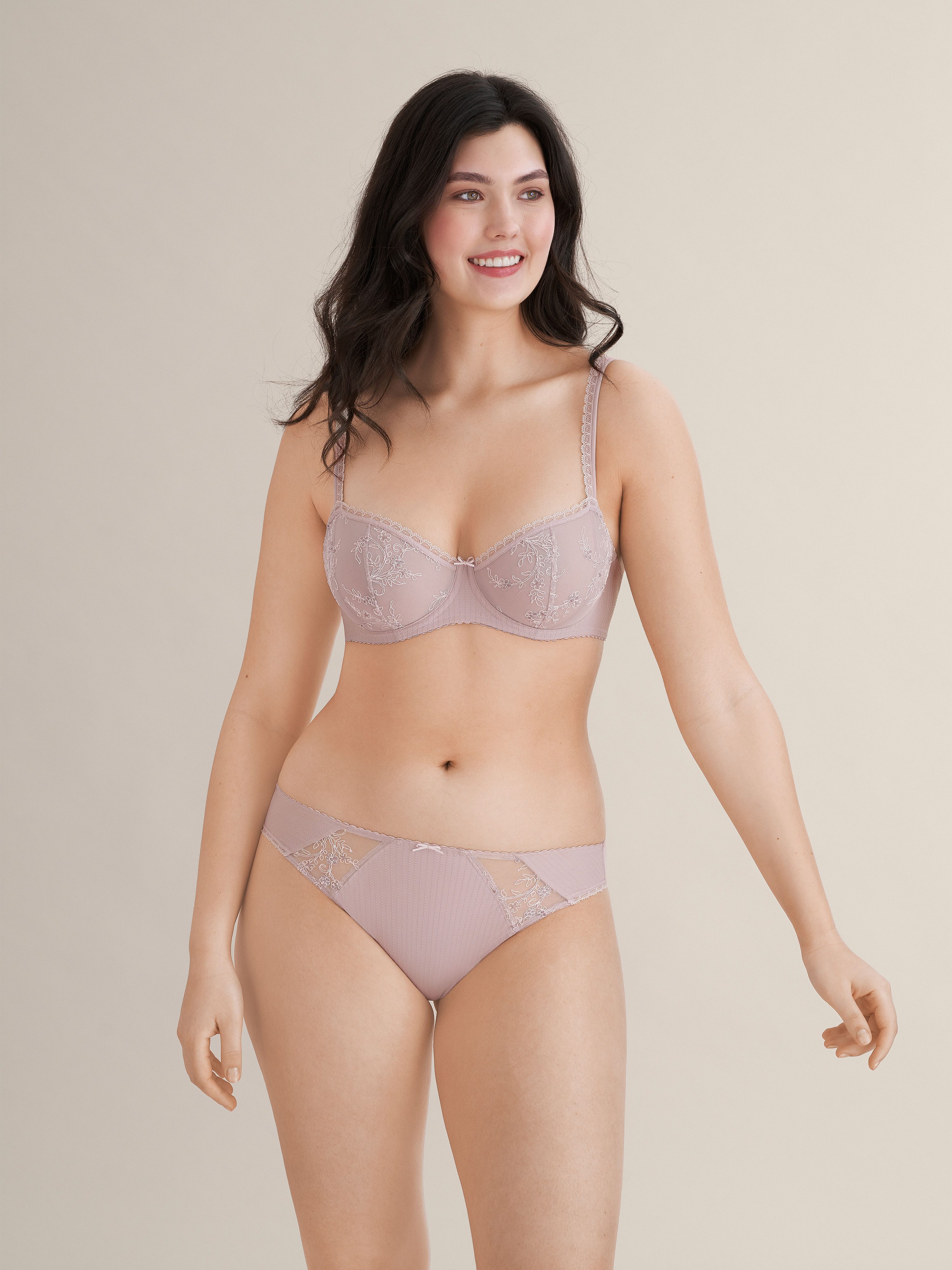 Conturelle Balconette-BH Mille Fleurs Dekorativer Außenträger ist elastisch und längenverstellbar