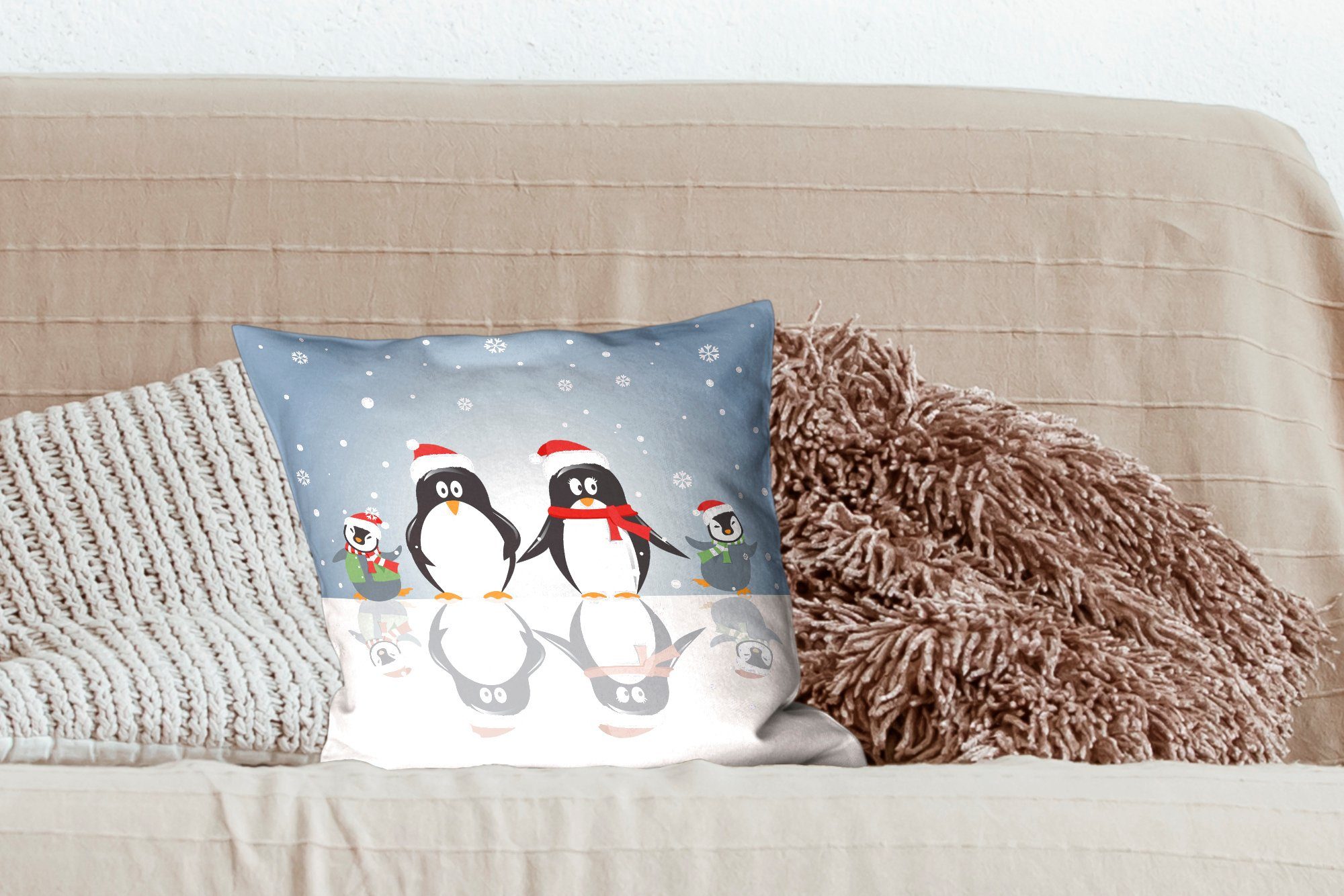 mit Pinguinfamilie Dekokissen Sofakissen MuchoWow Illustration Deko, Eis, einer Wohzimmer, Schlafzimmer, für Zierkissen dem auf Füllung
