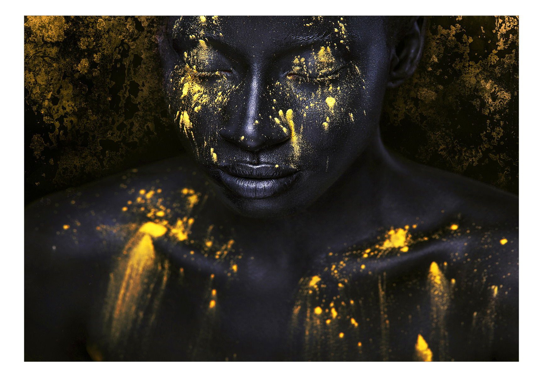 KUNSTLOFT Vliestapete Bathed in Gold 0.98x0.7 m, matt, lichtbeständige Design Tapete