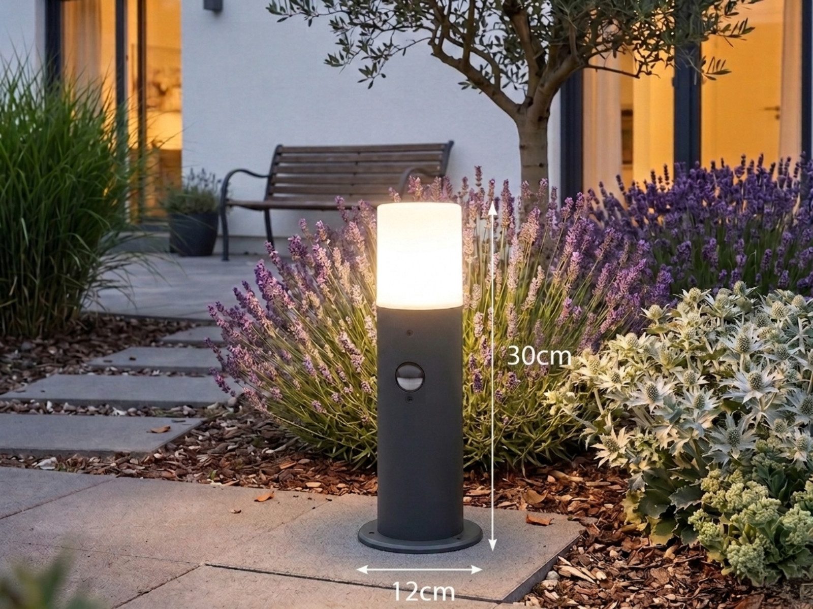 TRIO Leuchten LED Sockelleuchte Anthrazit mit Bewegungsmelder, Höhe 30cm, Bewegungssensor, LED wechselbar, Warmweiß, Außen-Leuchte zur Garten Weg-Beleuchtung, Wegeleuchte für die Einfahrt