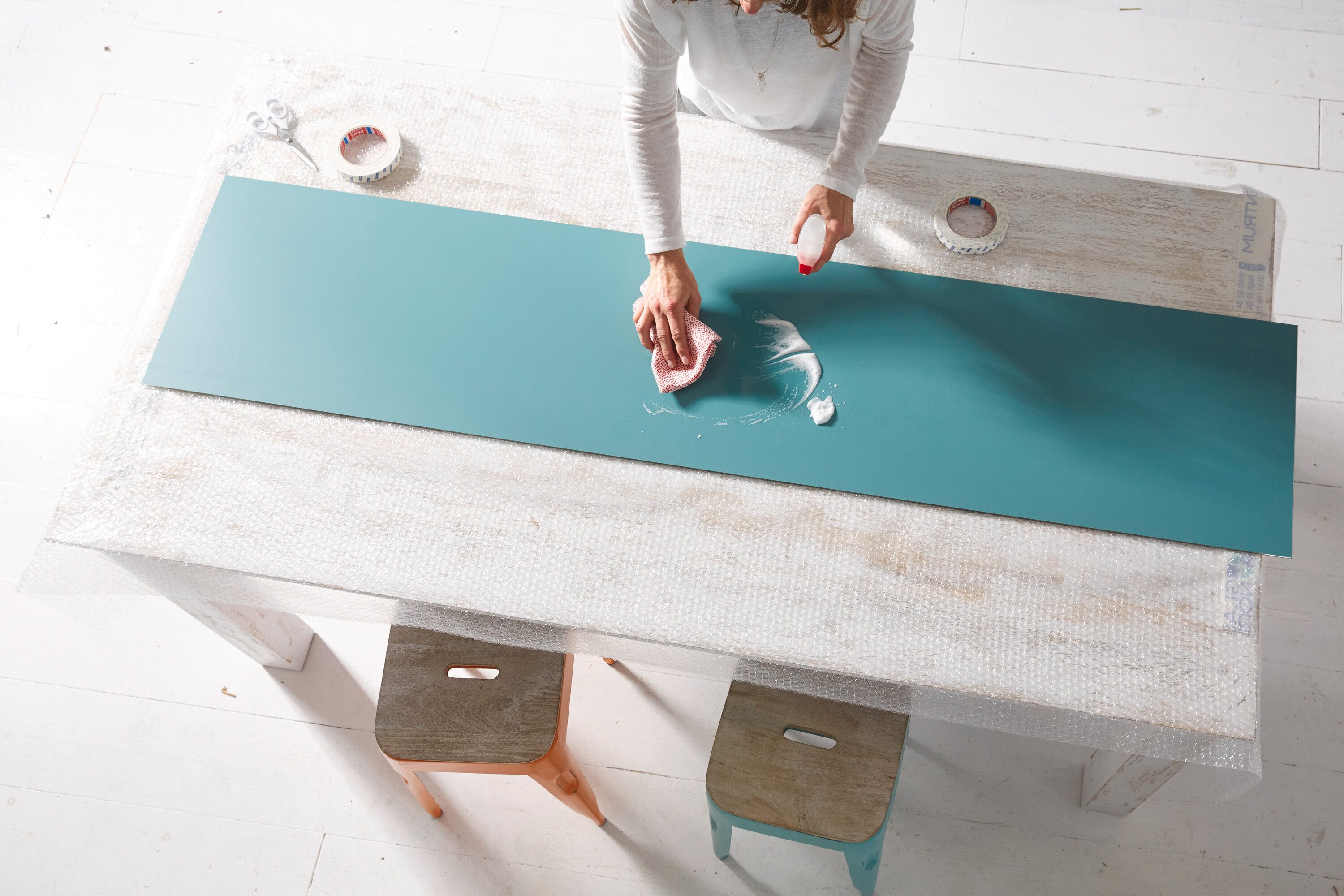 tesa Doppelklebeband POWERBOND Spiegel Doppelseitiges Klebeband (Packung, 1-St) extra starkes Montageband - wasserfest / fürs Bad geeignet