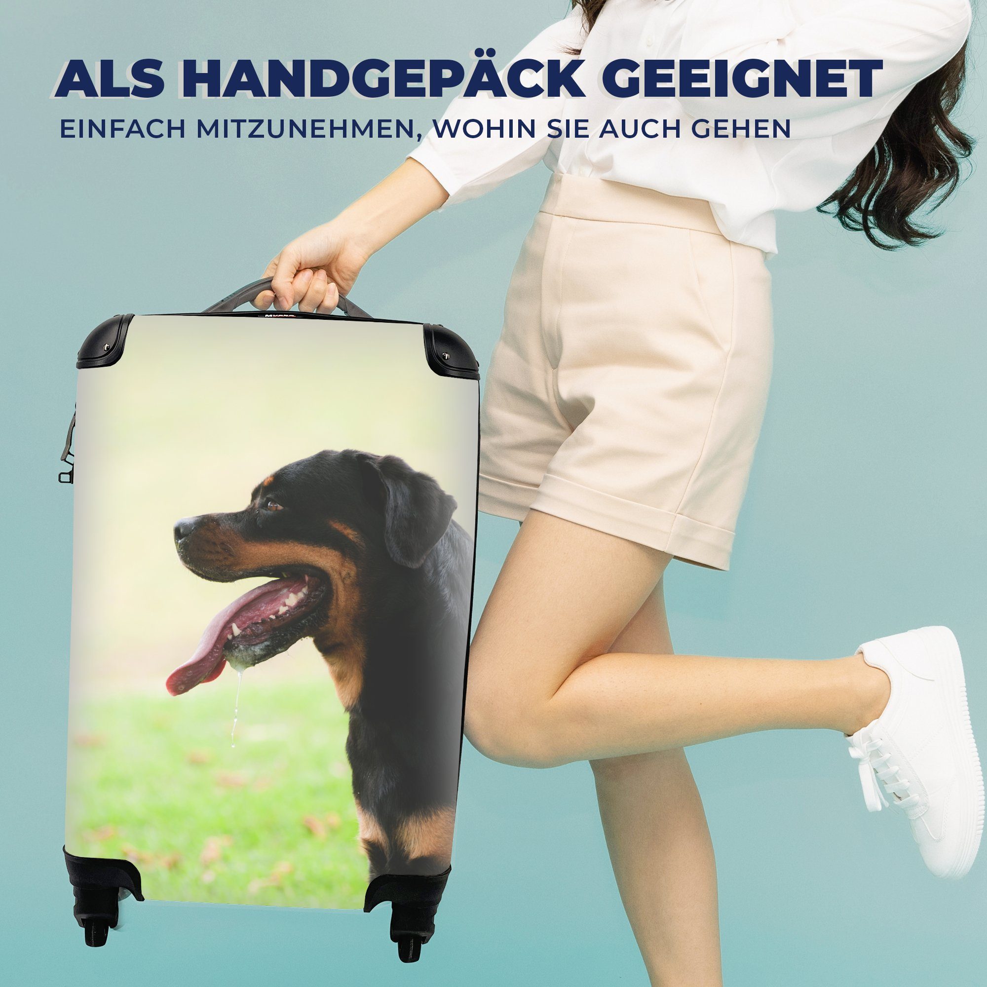 MuchoWow Handgepäckkoffer Seitenansicht eines mit Rollen, Ferien, Trolley, 4 für mit Rottweilers Reisetasche aus rollen, dem Zunge Reisekoffer Handgepäck Maul