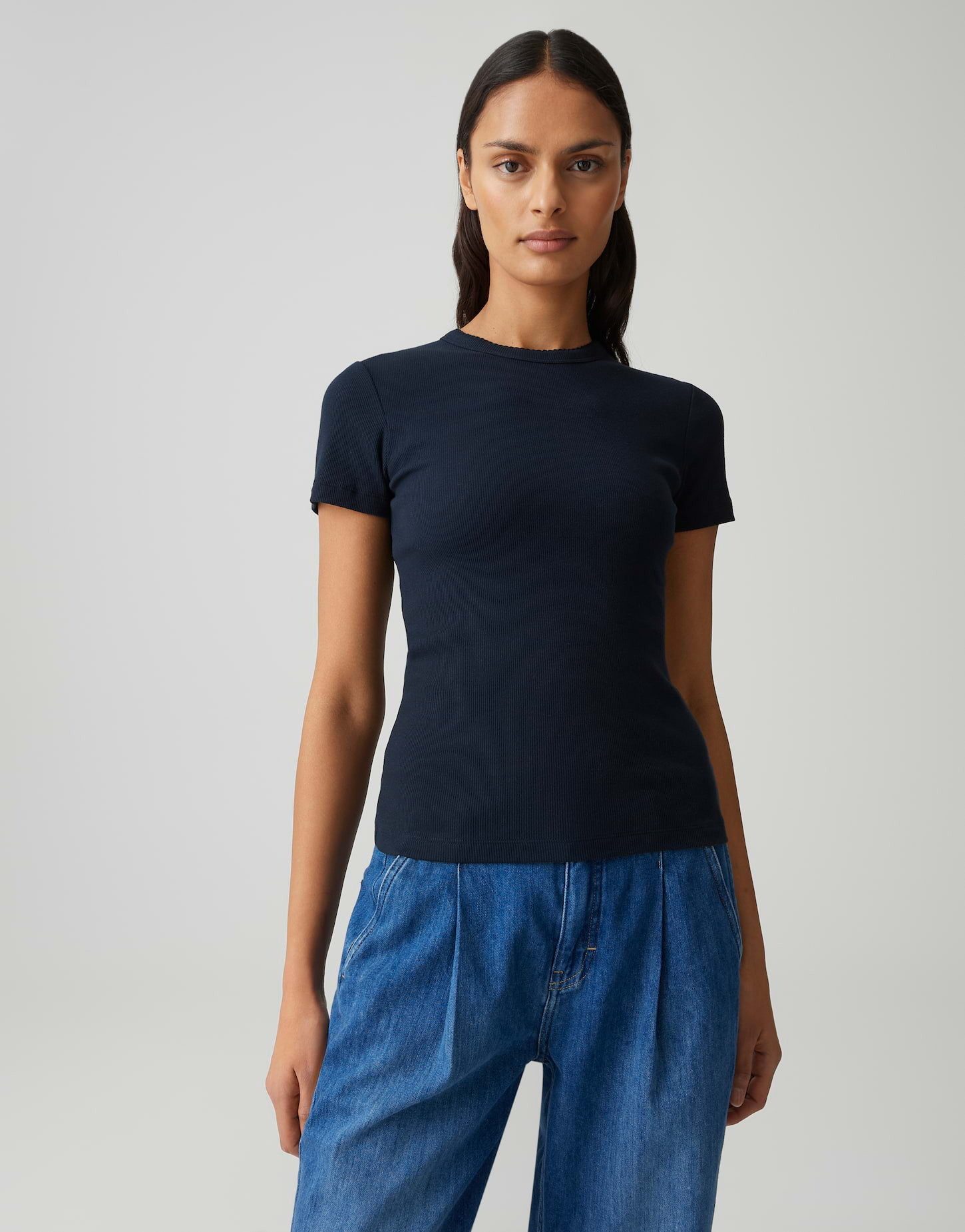OPUS Kurzarmshirt Basicshirt aus Baumwoll Mix mit Muschelkante Schmale Passform, bogenförmige Spitzenborte