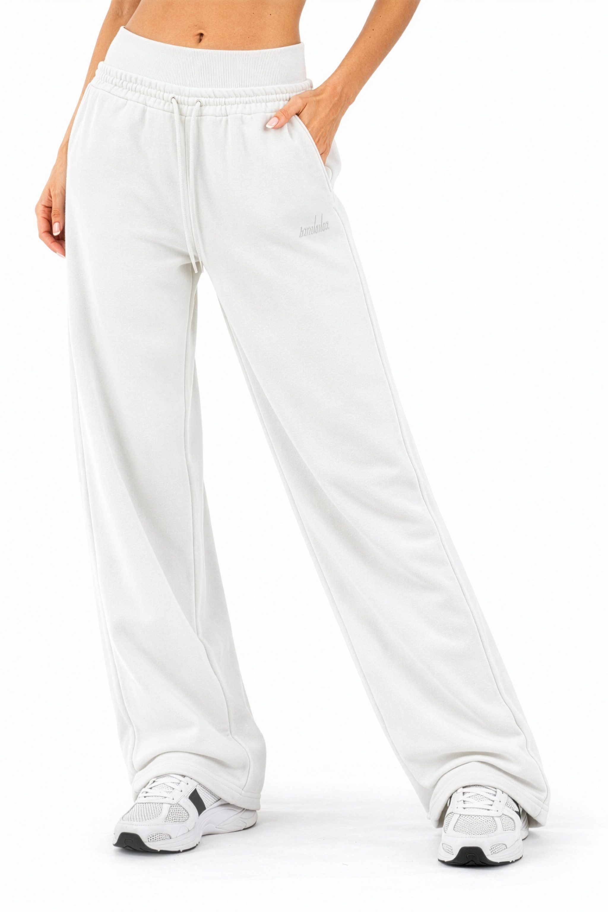 Smilodox Jogginghose Yelin, Trainingshose Damen Oversized Fit Wide-Leg mit Tunnelzug Elastischer Bund, Kordelzug, Weites Bein, Dezentes Logo, Freizeit