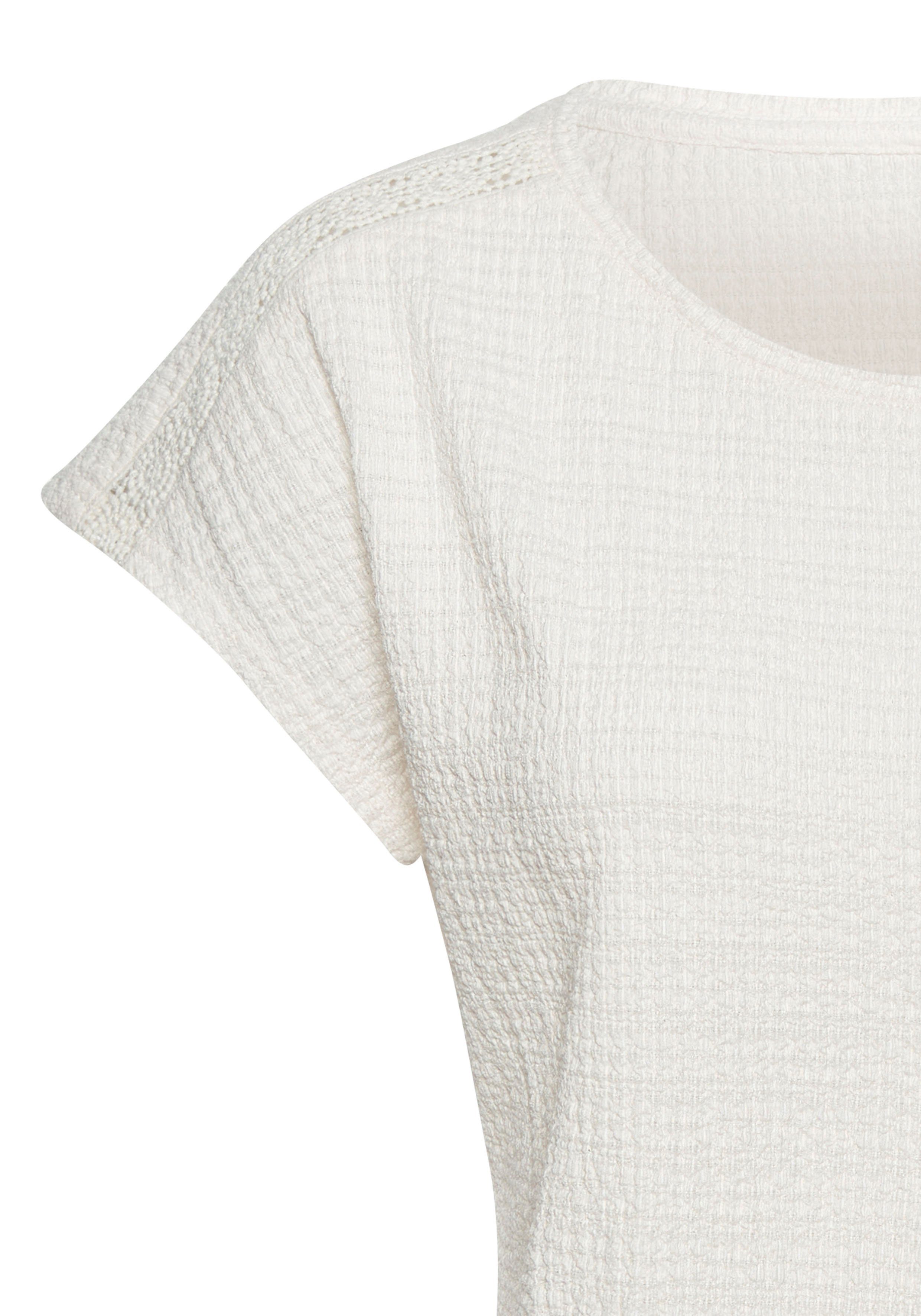 Vivance by Lascana Kurzarmshirt mit dekorativem Häkeleinsatz aus bügelfreier Crêpe-Qualität