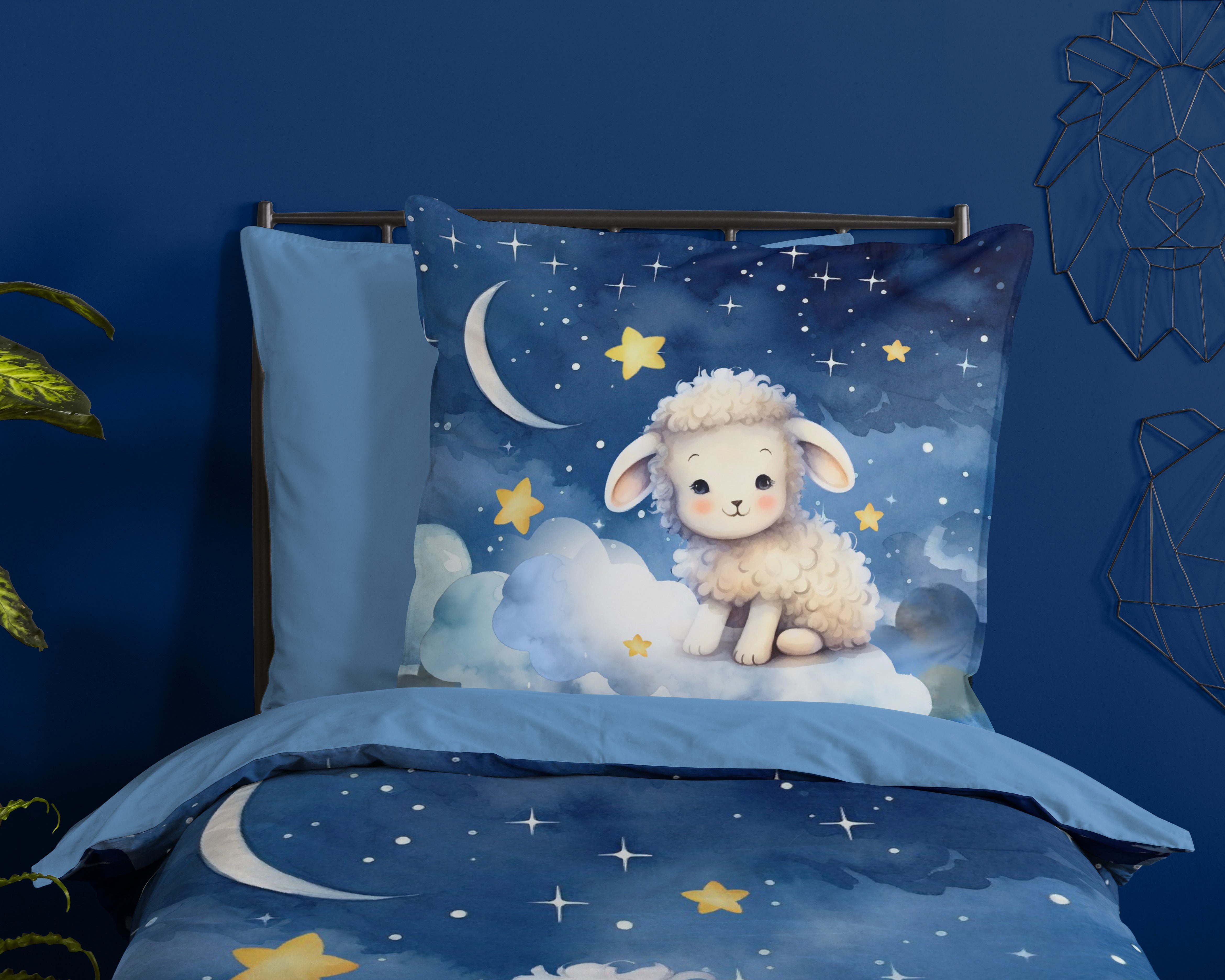 PURE luxury collection Kinderbettwäsche Sheepy, Microfaser, 2 teilig, Mikrofaser, 135x200, 2 Teilig, Wendeoptik, Kind, Schaf, Weltall