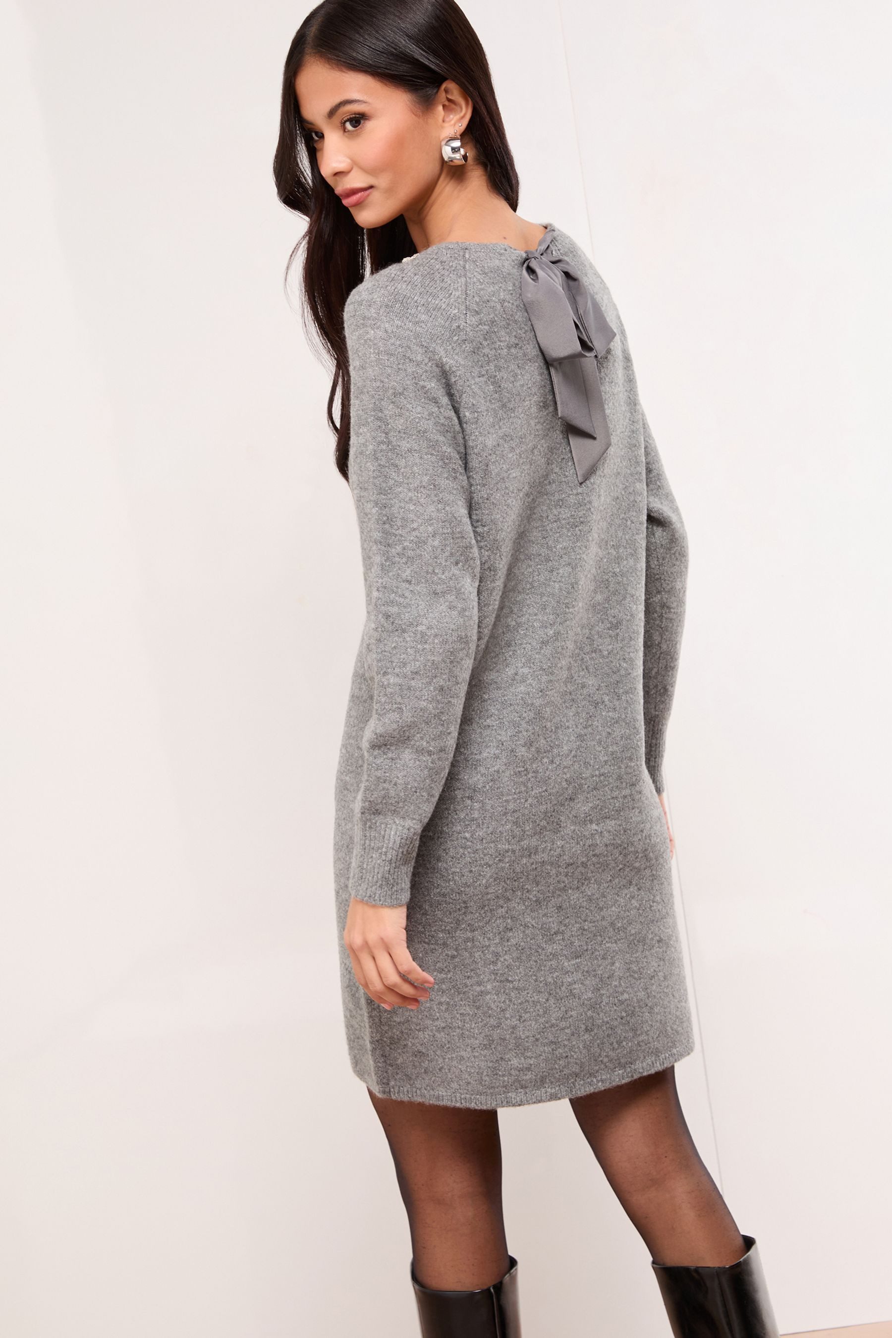 LIPSY Strickkleid Lipsy Strickkleid mit Schleife am Ausschnitt (1-tlg)