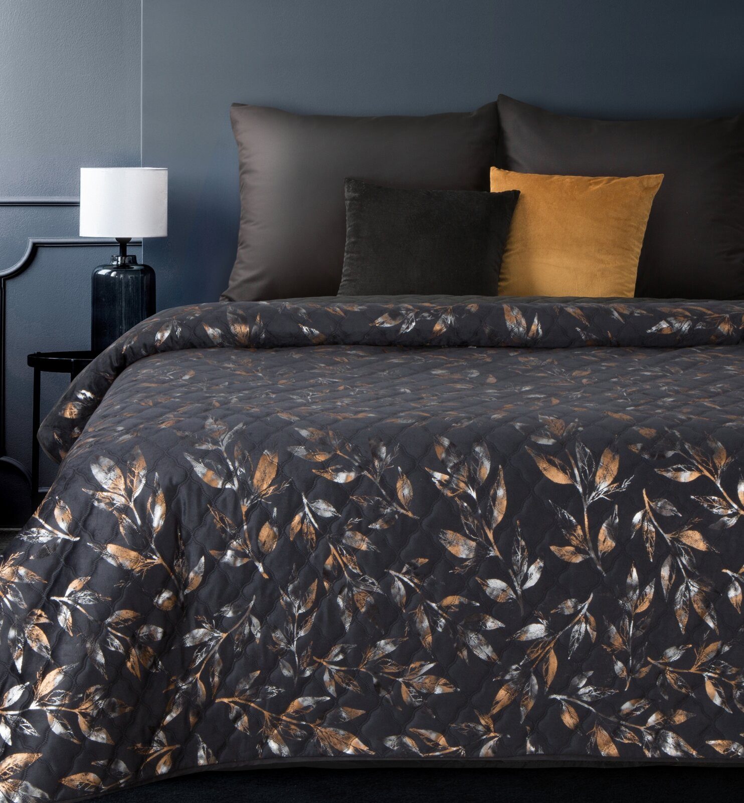 Tagesdecke Glamour Black, Eurofirany, Samtdecke Velours Weiche Decke Goldenes Muster Doppelbett