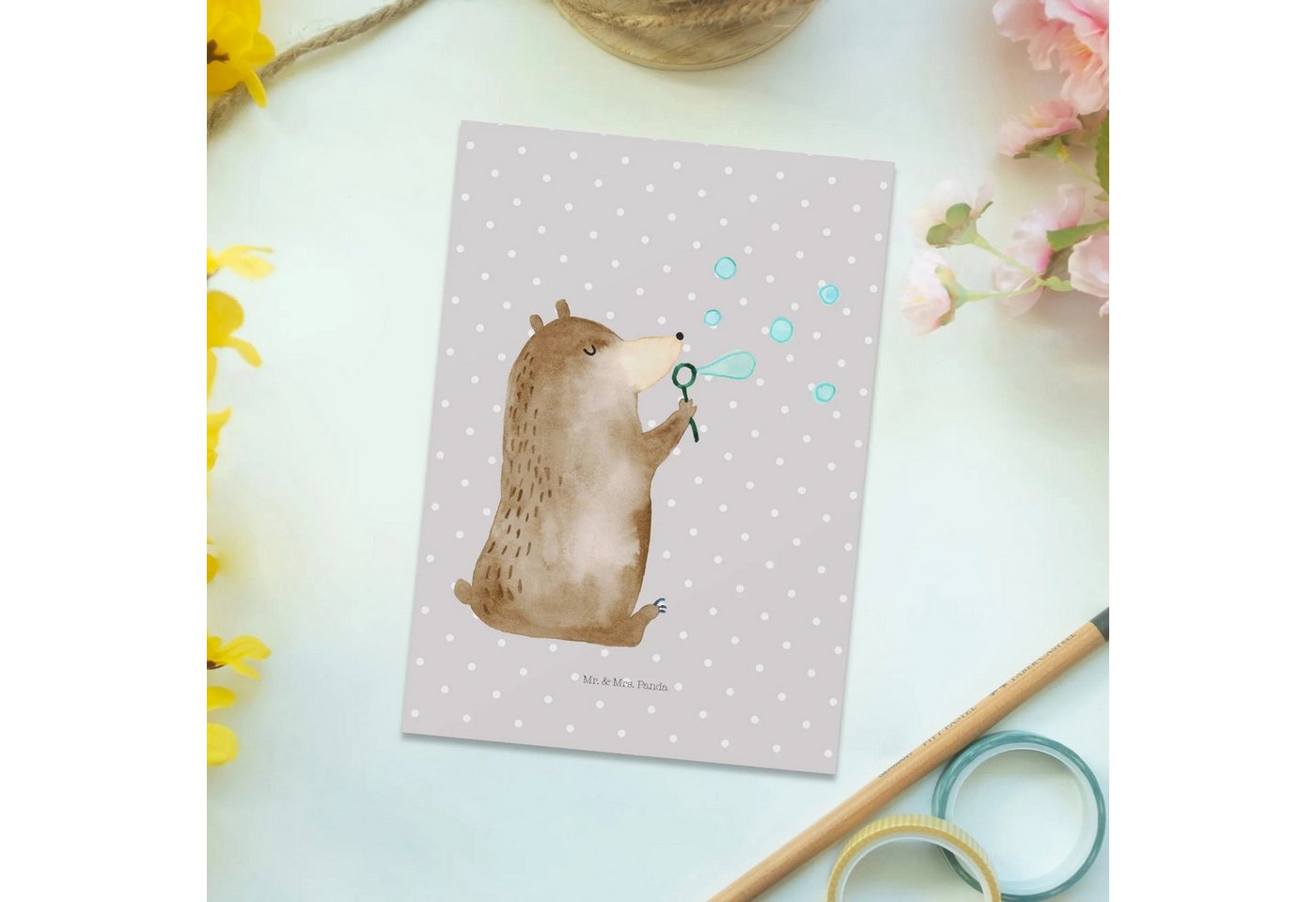 Thumbnail - Mr. & Mrs. Panda Postkarte Bär Seifenblasen - Grau Pastell - Geschenk, Geschenkkarte, Karte, Sei, Charmantes Design