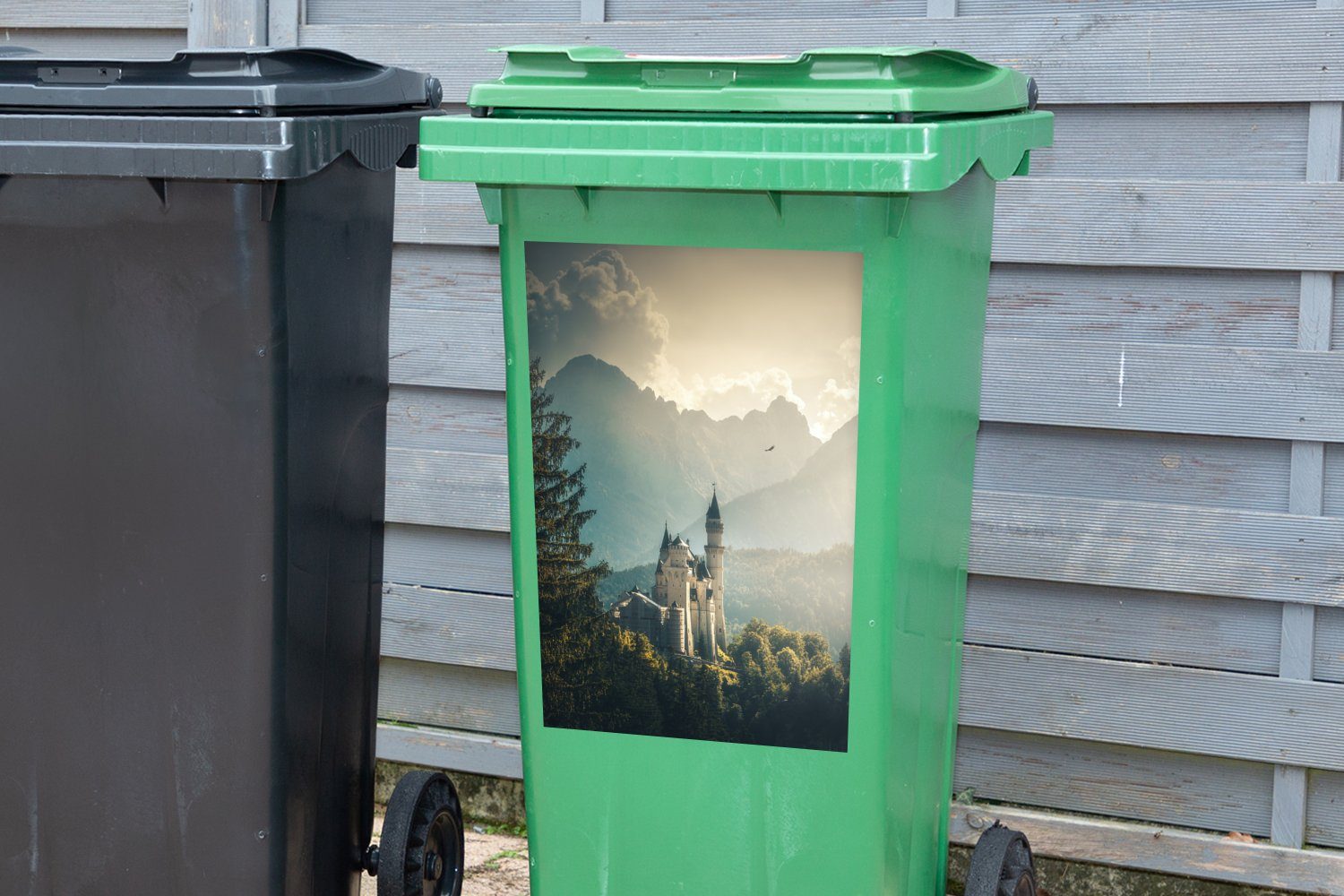 Container, Mülleimer-aufkleber, Wandsticker Mülltonne, - Schloss Sticker, - MuchoWow St), Neuschwanstein - Natur Abfalbehälter (1 Berg