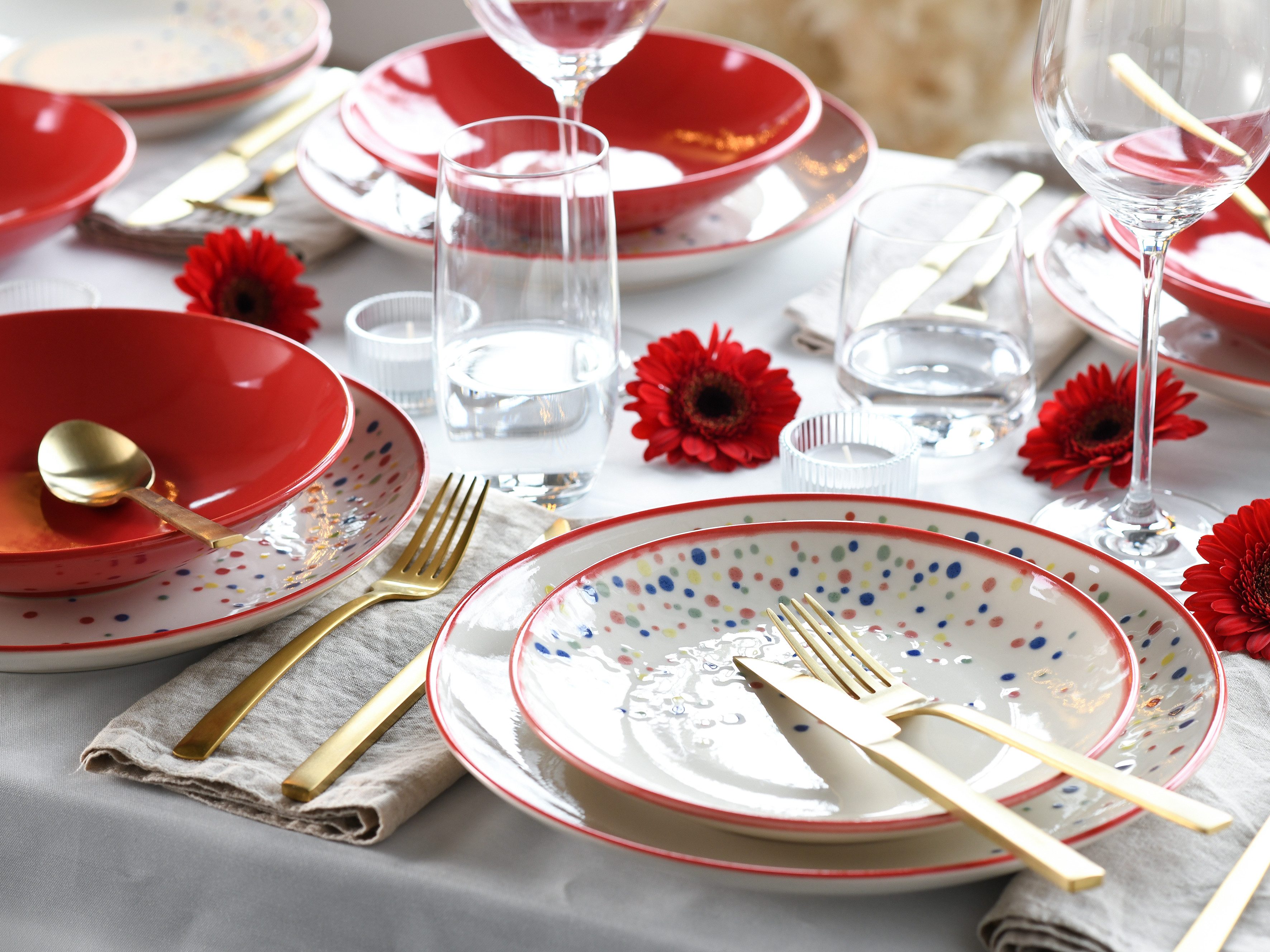 CreaTable Teller-Set Joy, Teller Set 12-tlg. (12-tlg), 4 Personen, Steinzeug, Unregelmäßige bunte Punkte, Gute Laune Geschirr, Frisch, Freundlich