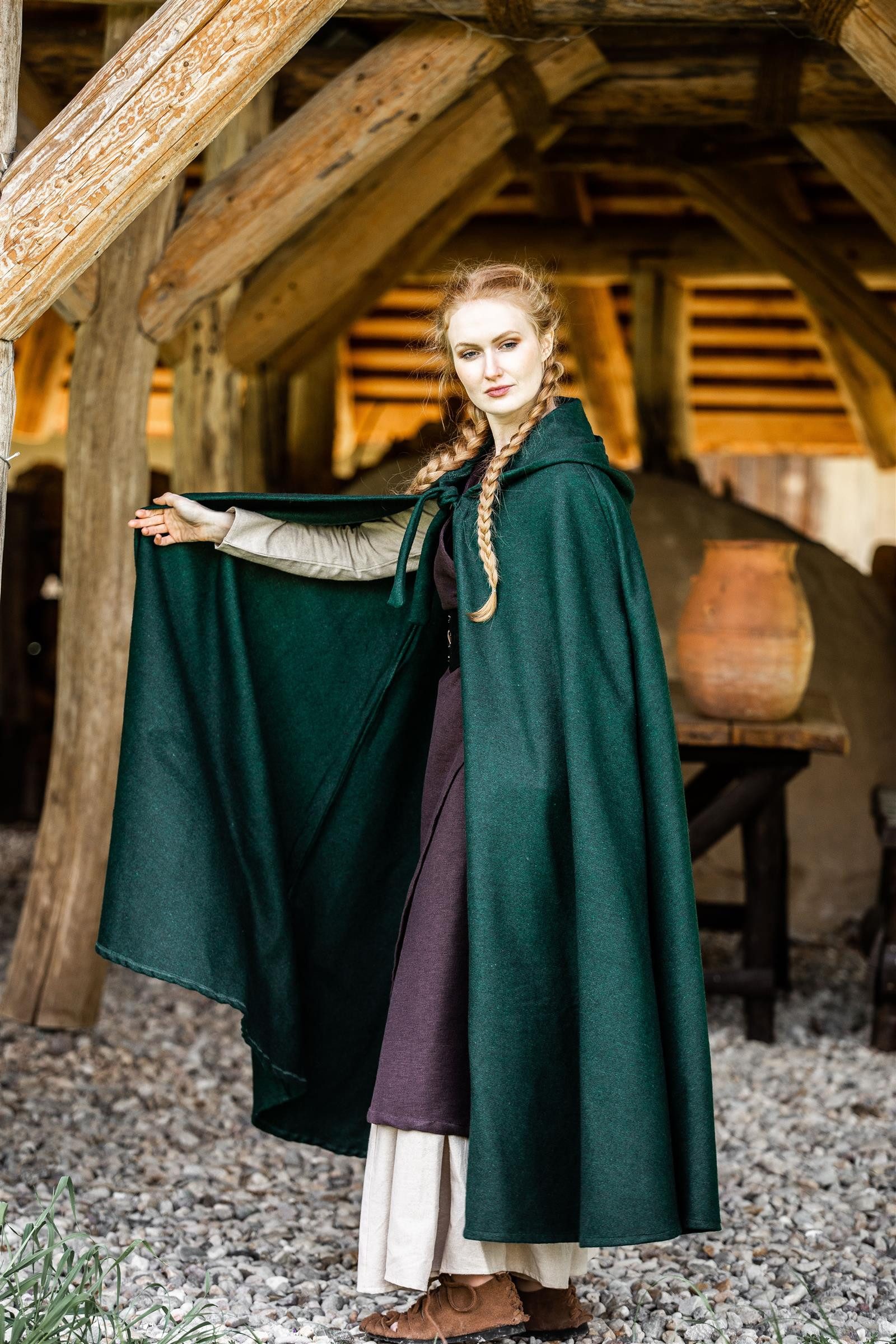 Leonardo Carbone Umhang "Elinor" mit kurzer Kapuze, imposante Stoffweite, Kordelzugverschluss