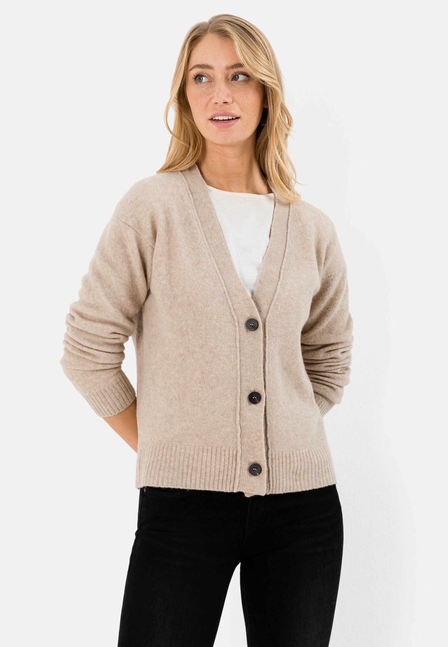 camel active Cardigan aus recyceltem Wollmix Markenlabel