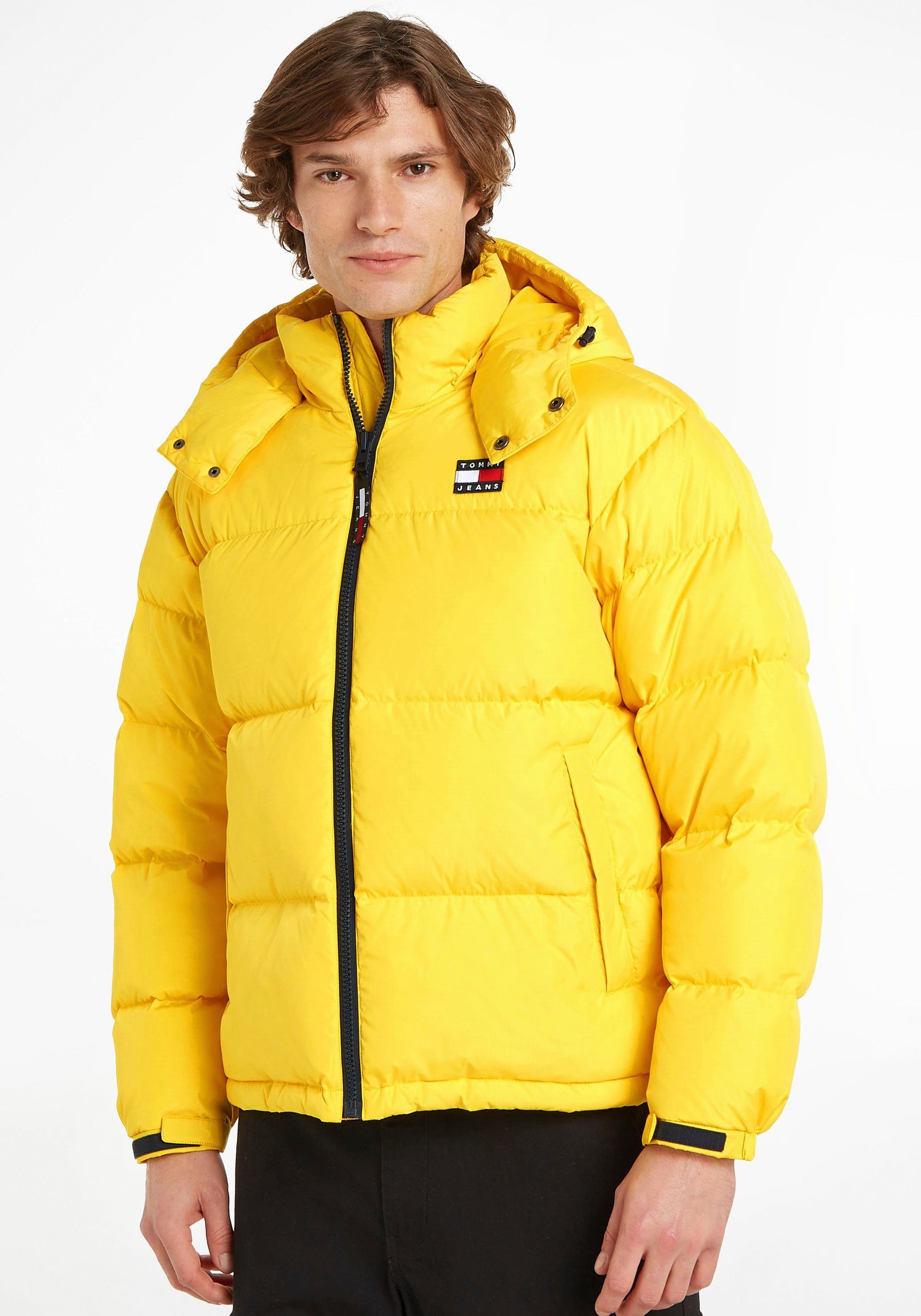 Tommy Jeans Steppjacke TJM ALASKA PUFFER mit Markenlabel Star Fruit Yellow