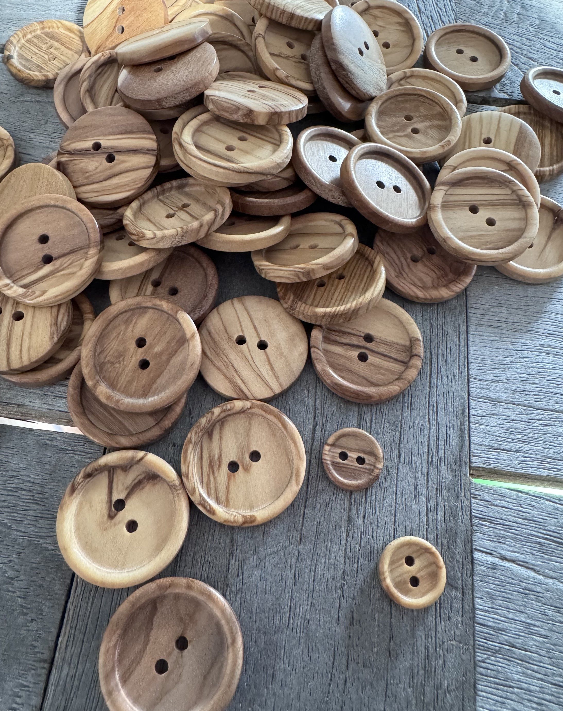 Hartmann-Knöpfe Knopf 10 Stück echt Olivenholz Holzknöpfe 2 Loch europäische Fertigung
