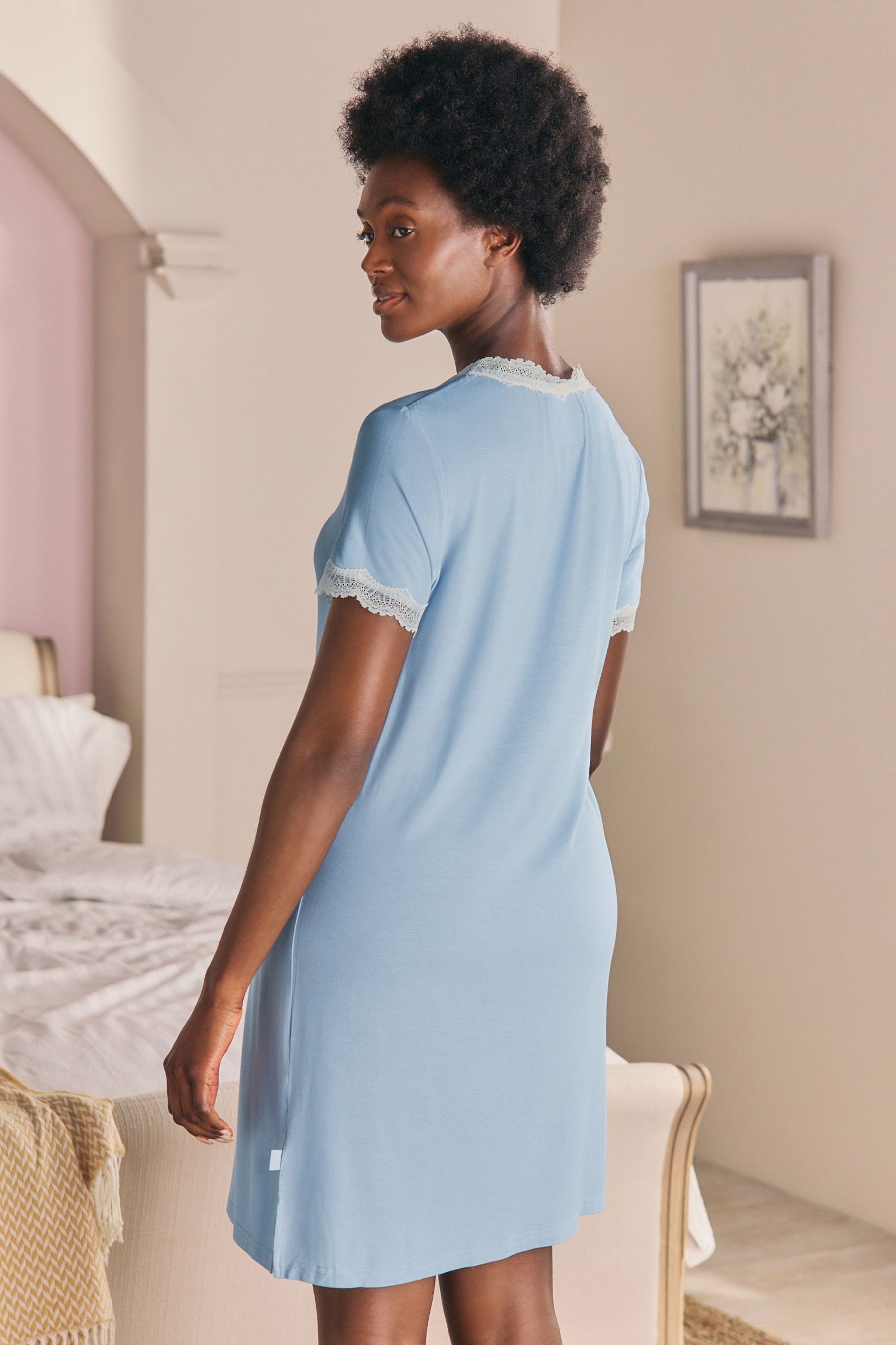 LAURA ASHLEY Nachthemd Laura Ashley Modal-Nachthemd mit Spitzenbesatz (1-tl günstig online kaufen