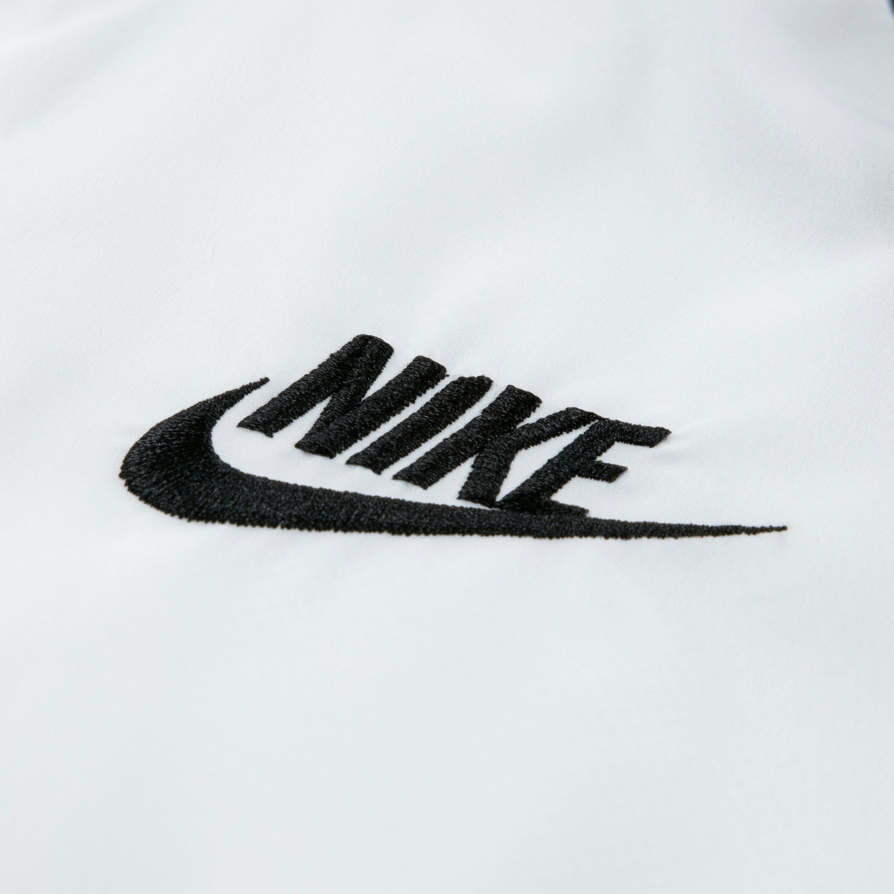 Nike Sportswear Windbreaker NKN NIKE NEW CHEVRON WINDRUNNE für Kinder, leichtes Material, funktionales Design