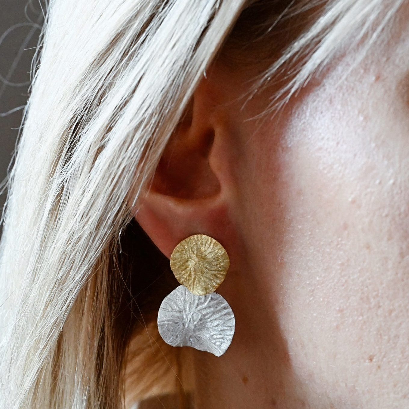 Runde Perlé Paar Ohrhänger Lotus Blätter günstig online kaufen