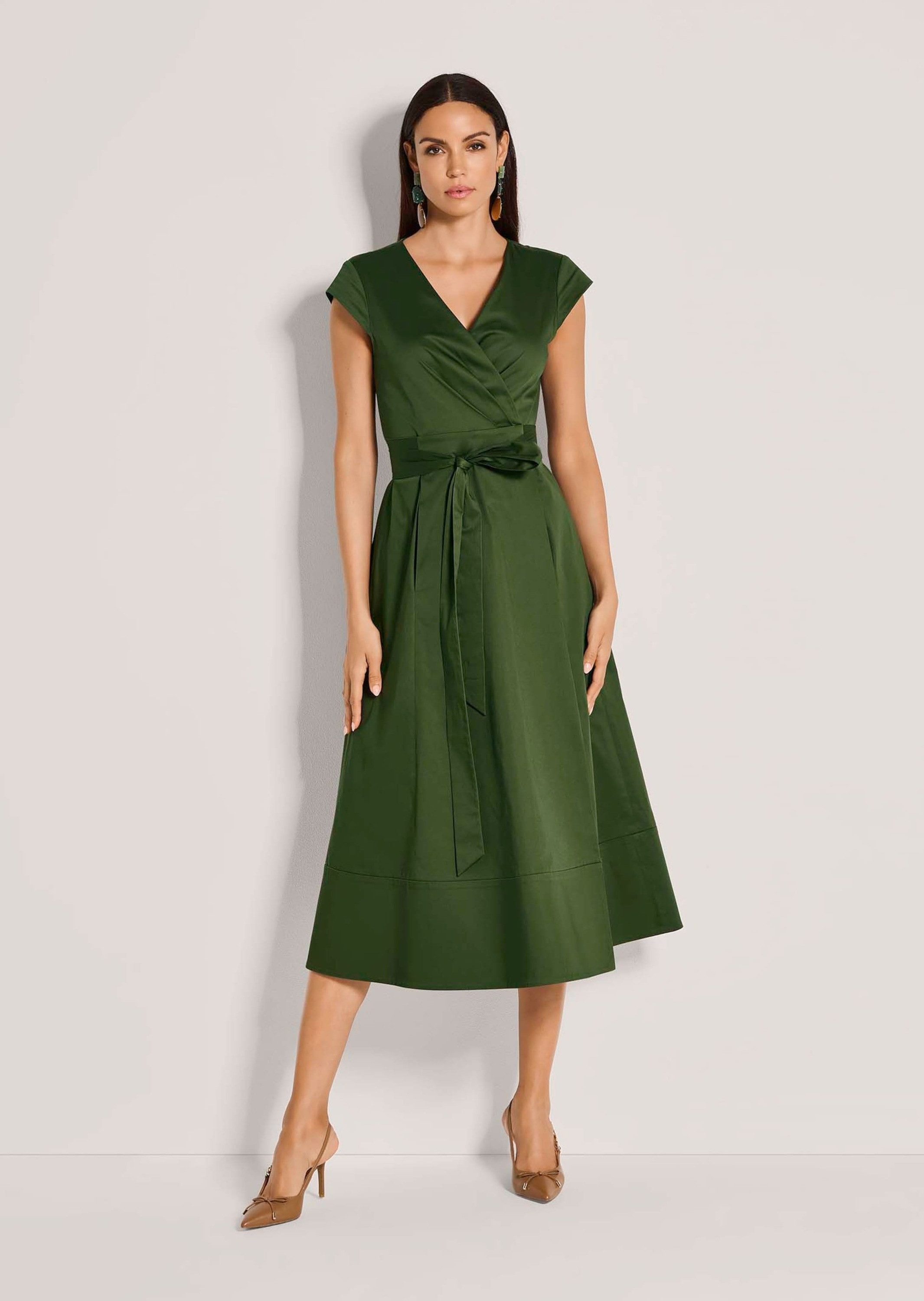 MADELEINE Maxikleid Sommerkleid mit V-Ausschnitt Midikleid mit Bindegürtel, günstig online kaufen