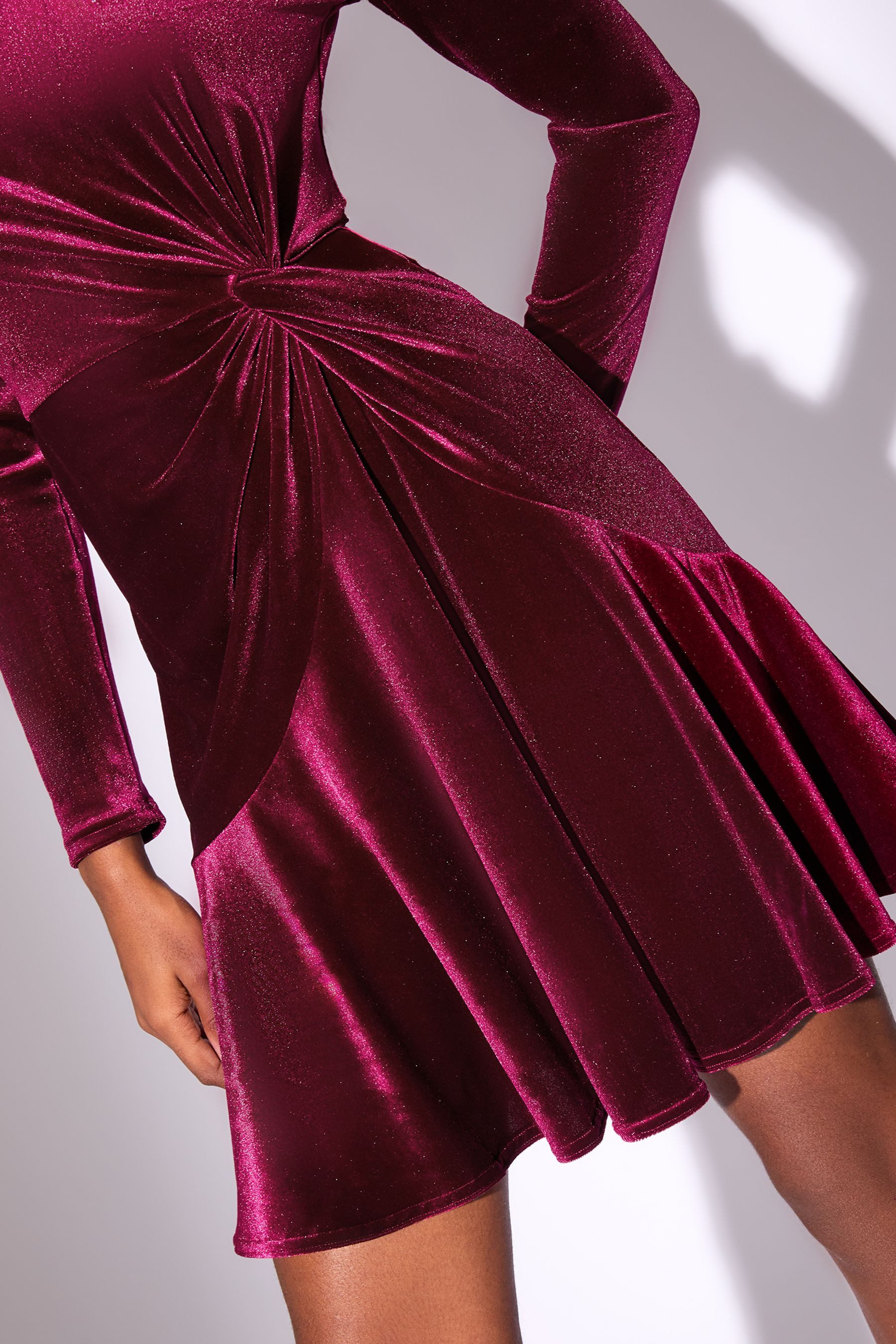 LIPSY Samtkleid Lipsy Metallic-Mini-Kleid mit Raffungen (1-tlg)