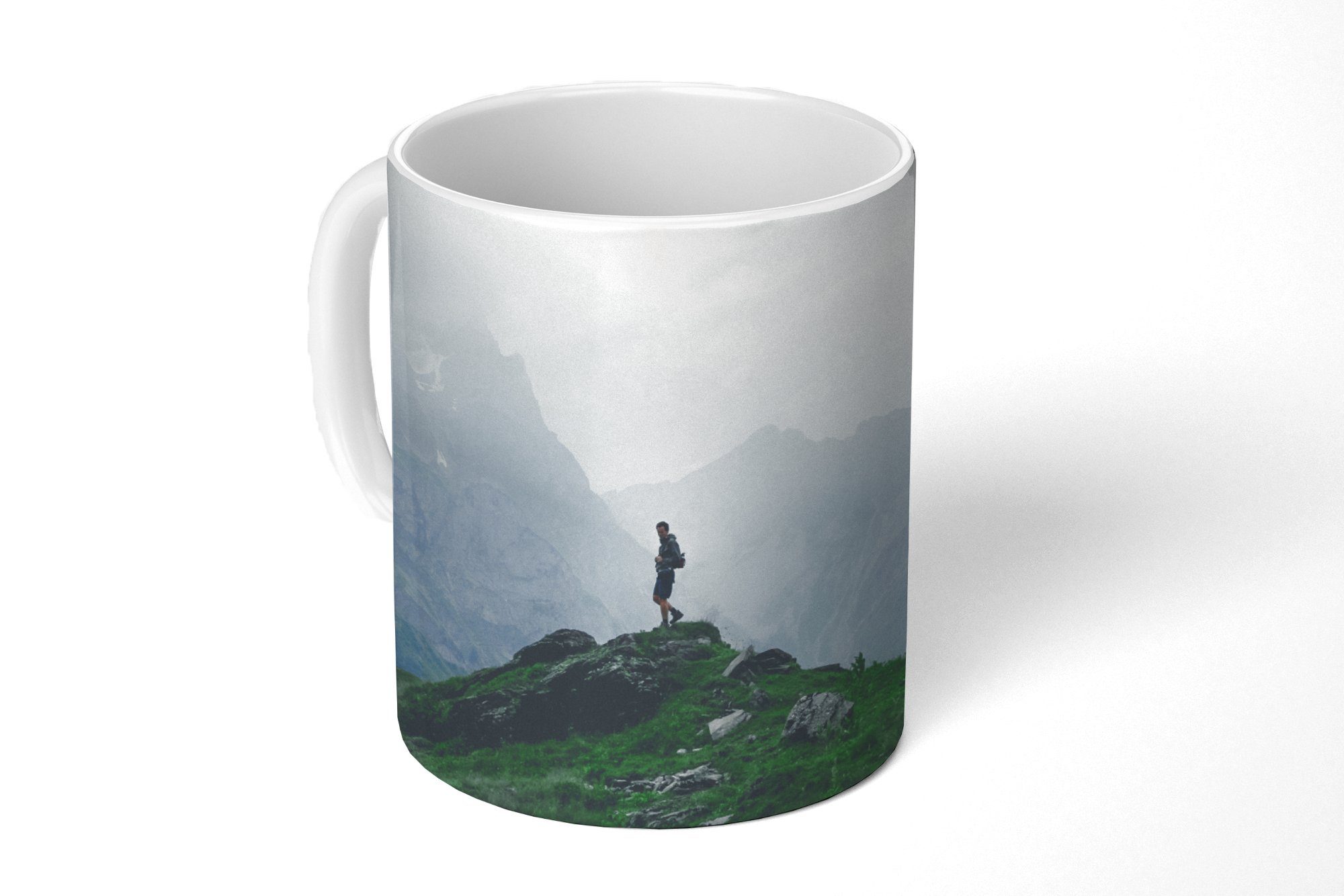 MuchoWow Tasse Einsamer Wanderer in den Schweizer Alpen, Keramik, Kaffeetassen, Teetasse, Becher, Teetasse, Geschenk | Tassen