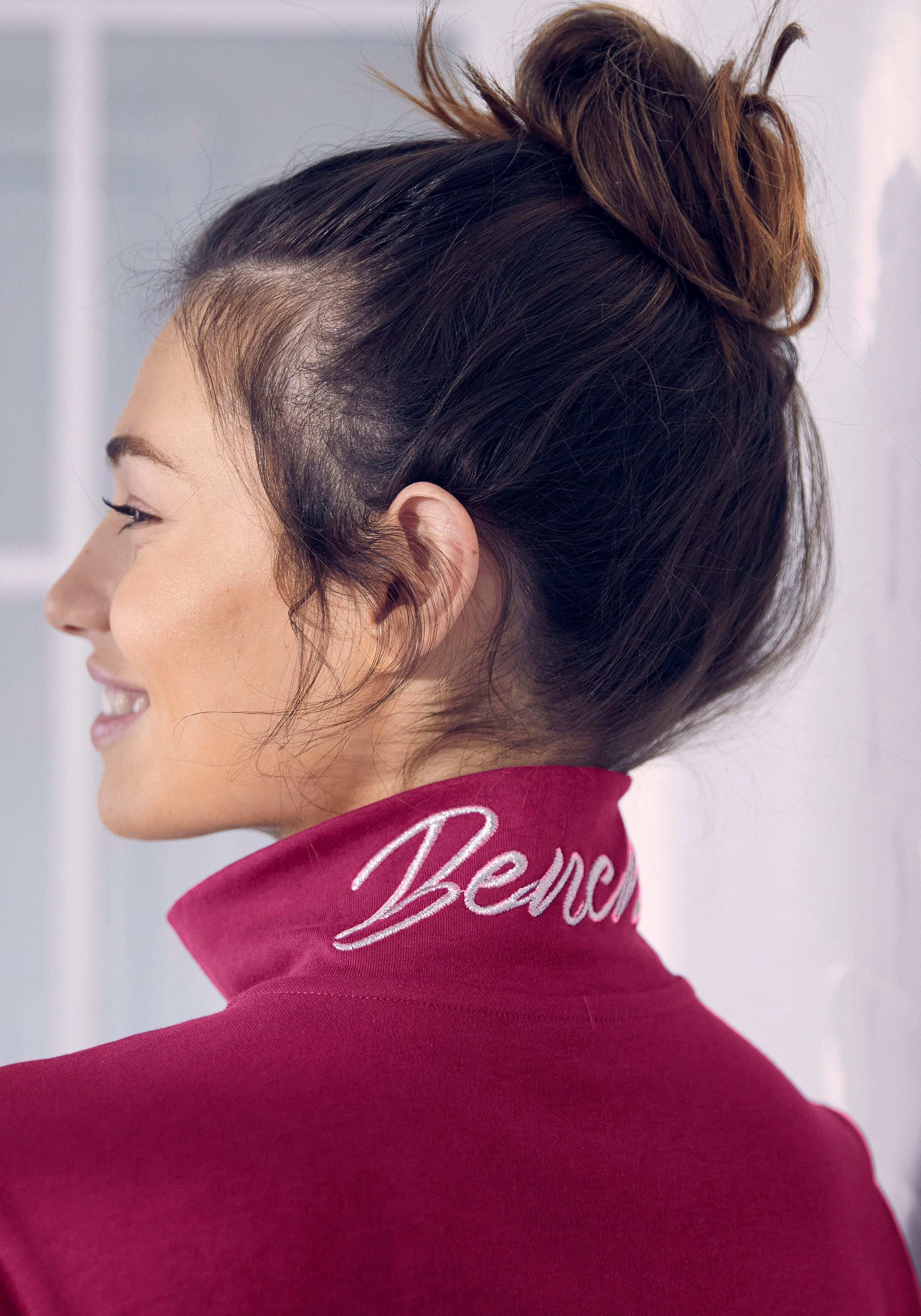 Bench. Loungewear Sweatjacke am beere Loungewear, Loungeanzug mit Logostickerei Stehkragen